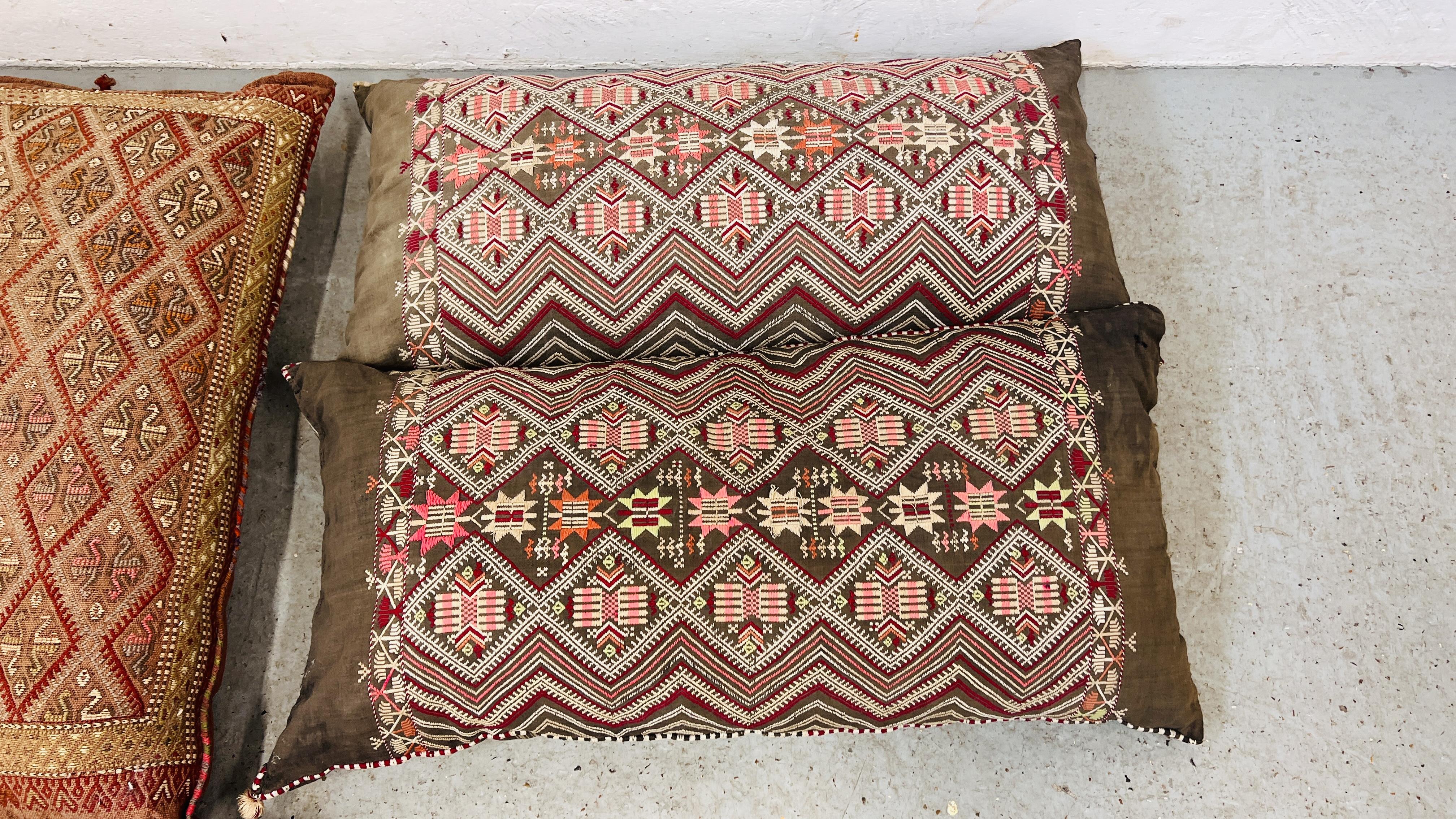 TWO PAIRS OF MIDDLE EASTERN HANDCRAFTS CUSHIONS ALONG WITH A FURTHER LARGER FLAT WEAVE EXAMPLE - Image 2 of 6