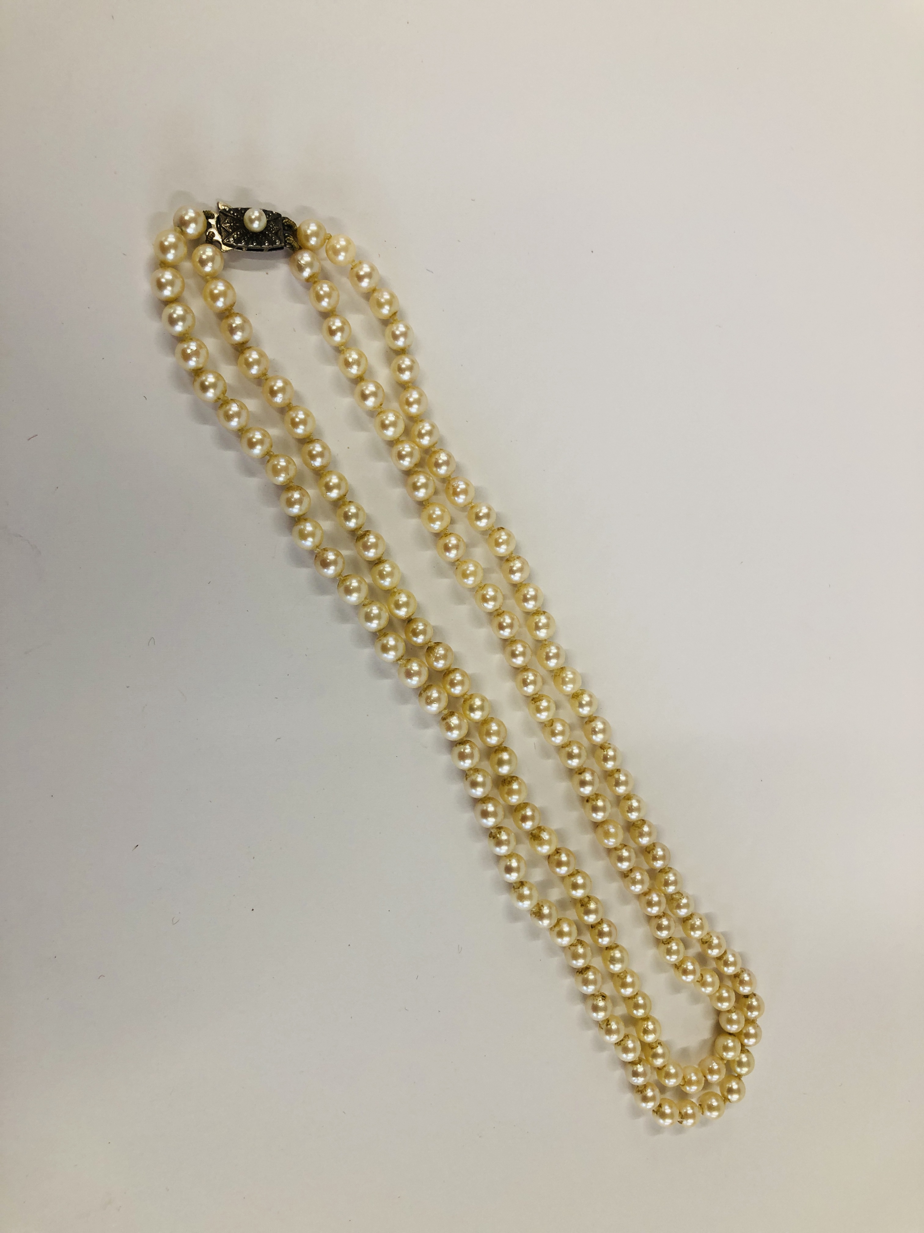A VINTAGE DOUBLE ROW PEARL NECKLACE BY "MIKIMOTO" ALONG WITH AN ORIGINAL VINTAGE MIKIMOTO SILK - Image 2 of 10