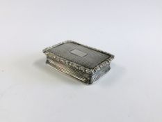 AN ANTIQUE SILVER VINAIGRETTE BIRMINGHAM ASSAY BY J.W. JOSEPH WILLMORE LENGTH 4.2CM. WIDTH 3CM.