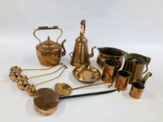 A COLLECTION OF BRASS AND COPPERWARES TO INCLUDE LARGE COPPER KETTLE, COPPER SKILLET,