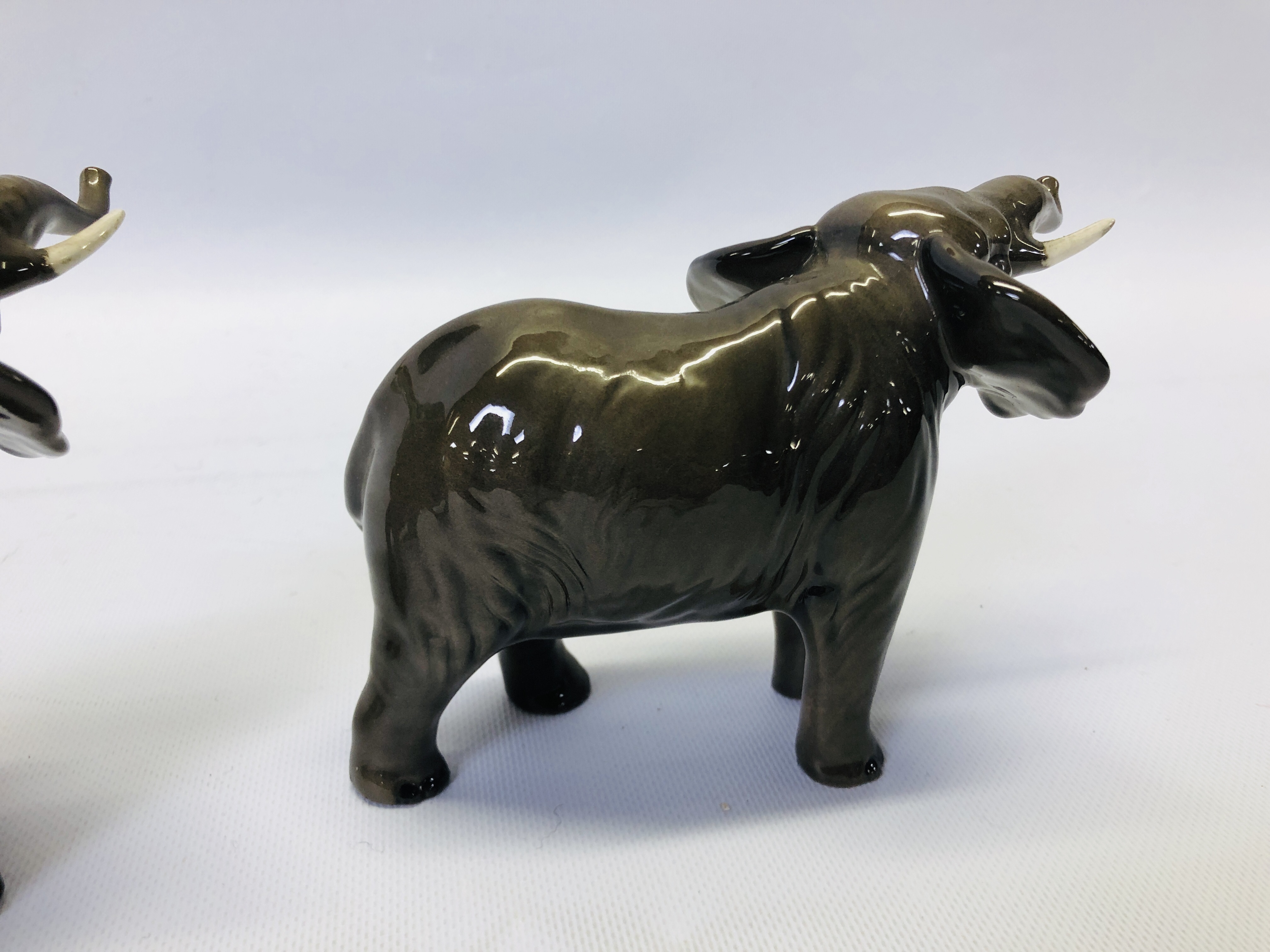 A PAIR OF BESWICK ELEPHANT ORNAMENTS - HEIGHT 12CM. - Image 6 of 7