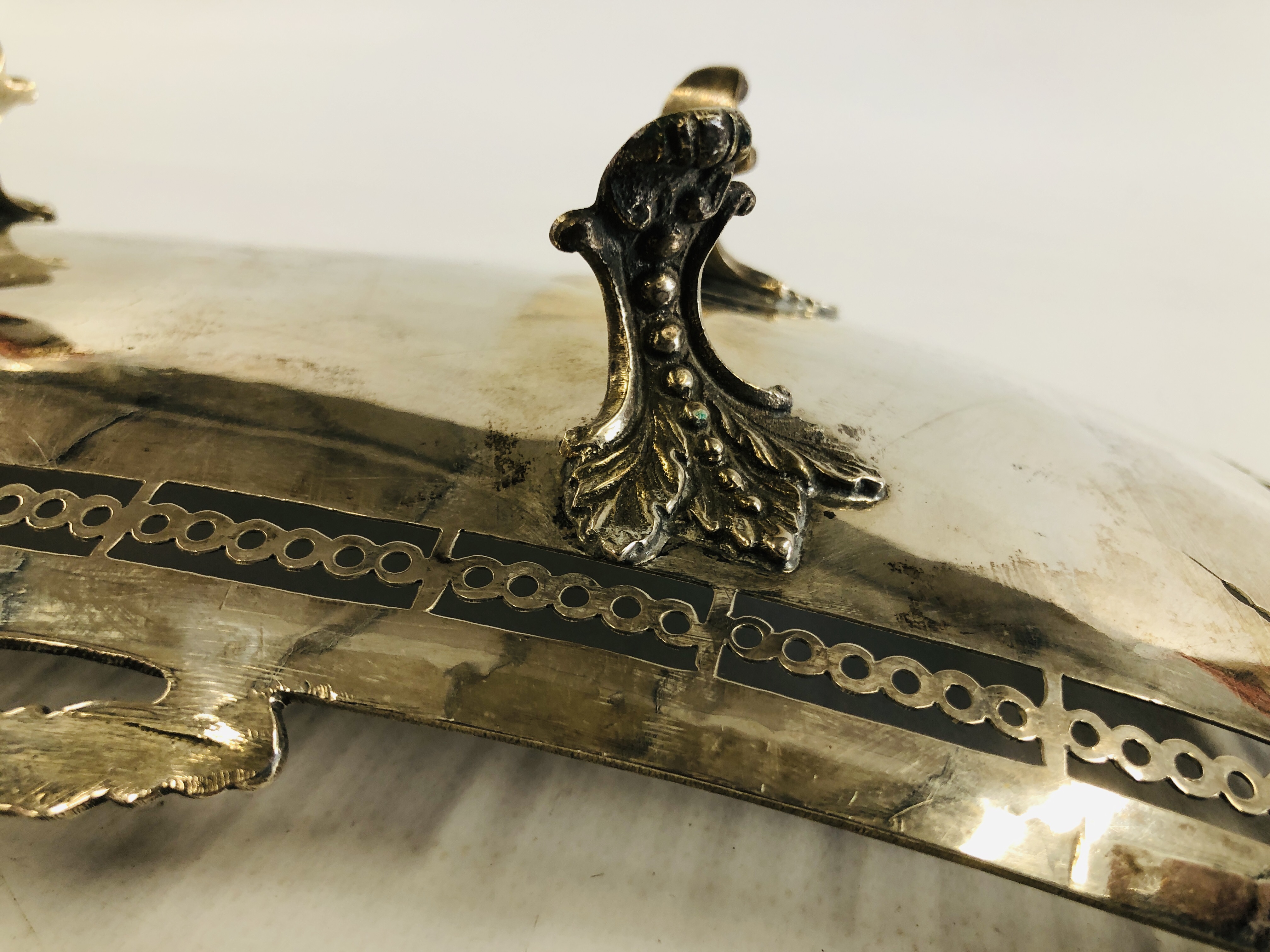 AN ELABORATE SILVER RECTANGULAR DISH, OPEN WORK DETAIL ON FOUR SPLAYED FEET, STAMPED 800, L 33CM, - Image 10 of 12