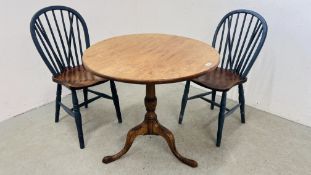 A PAIR OF ELM SEATED STICK BACK CHAIRS ALONG WITH A CIRCULAR MAHOGANY TILT TOP TABLE,