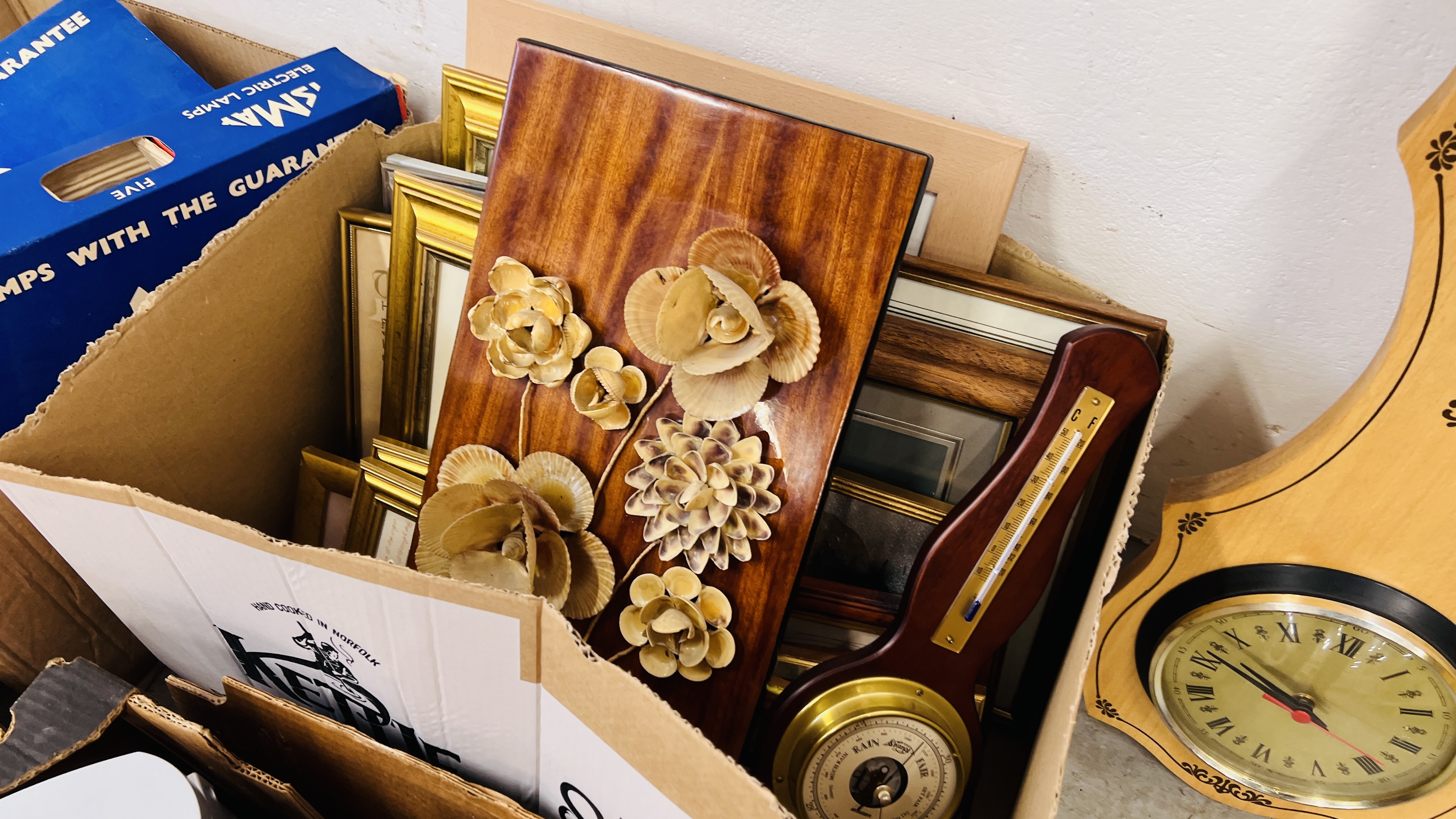 16 X BOXES OF ASSORTED HOUSEHOLD SUNDRIES TO INCLUDE GLASS & CHINA, KITCHENALIA, CAPO DE MONTE, - Image 15 of 19