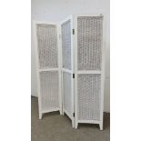 A MODERN WHITE FINISH THREE FOLD SCREEN WITH WIDER PANELS - HEIGHT 160CM.