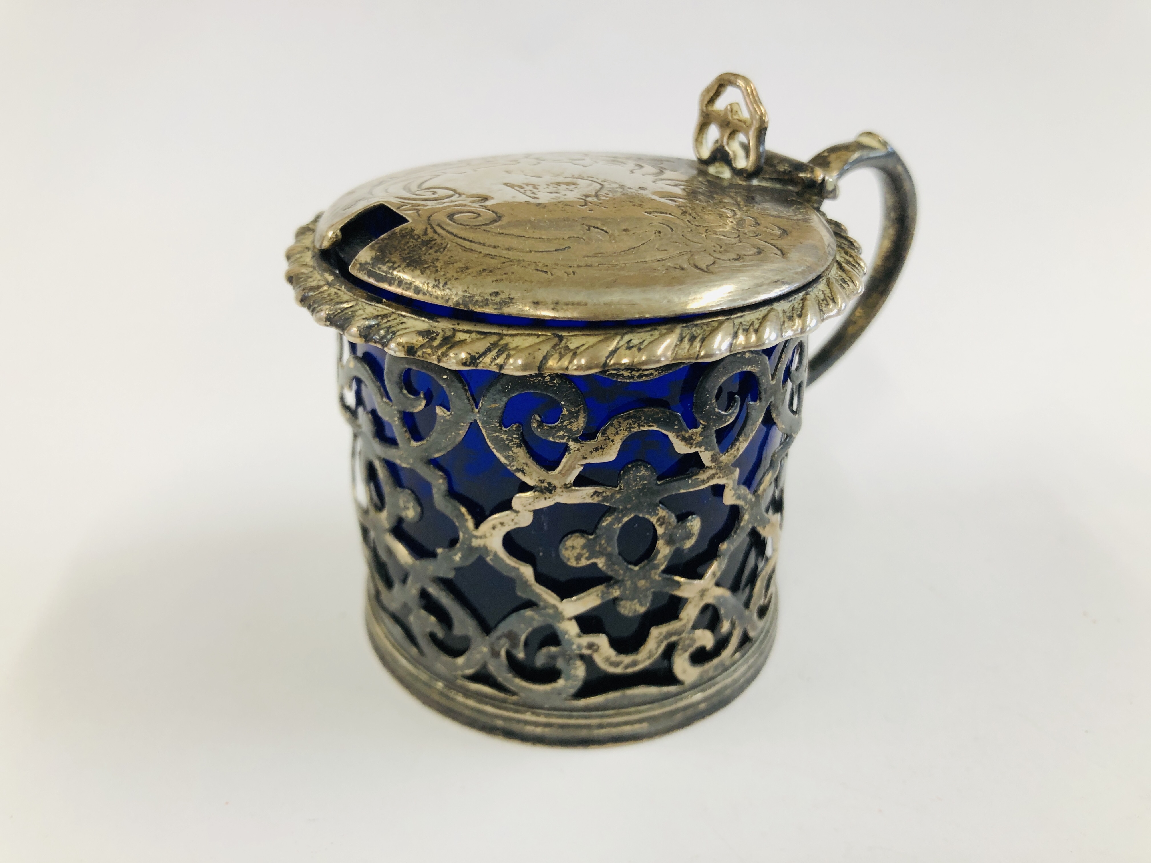 AN ANTIQUE SILVER MUSTARD, BLUE GLASS LINER, - Image 7 of 15