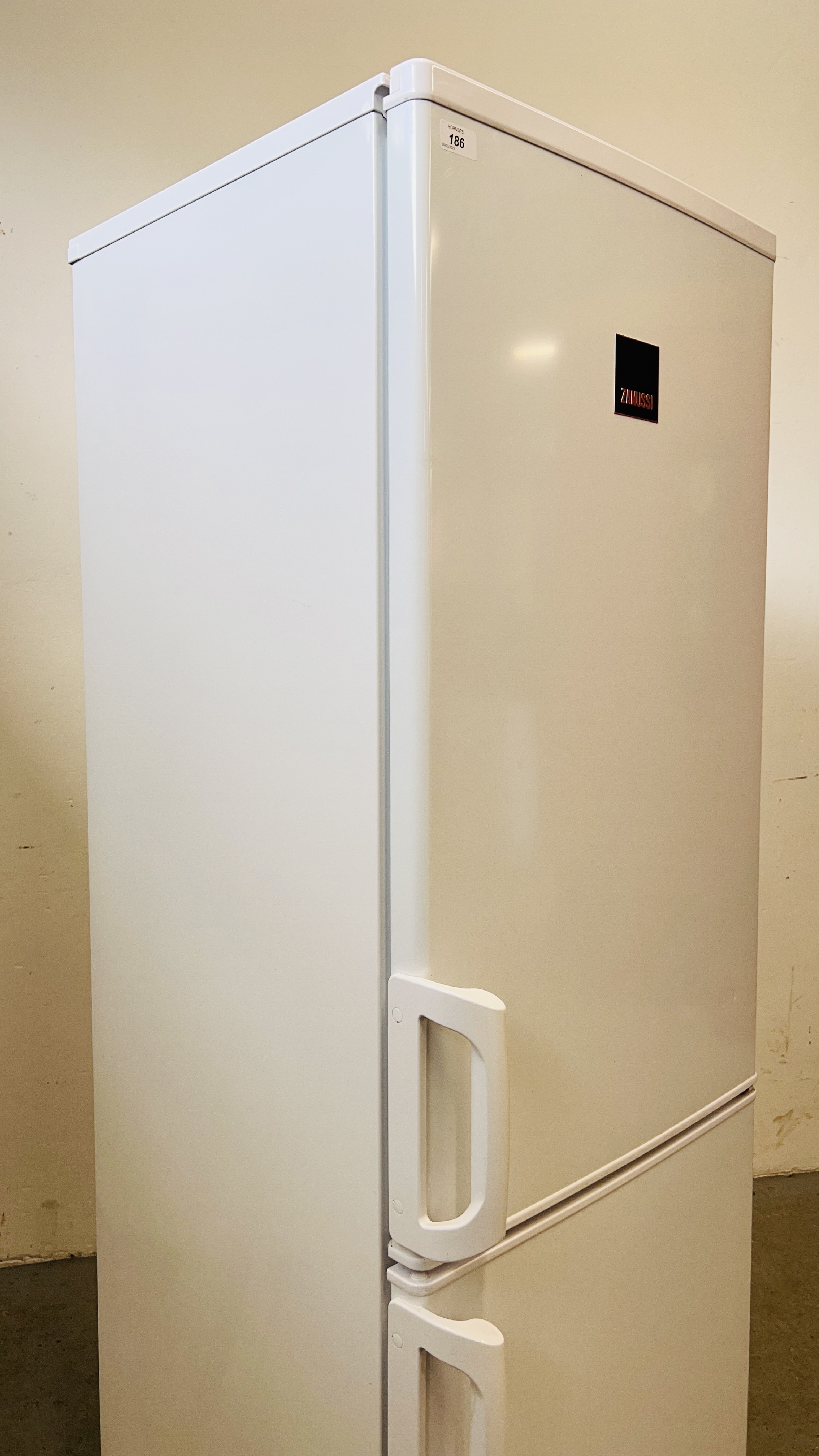 ZANUSSI FRIDGE FREEZER - SOLD AS SEEN. - Image 4 of 8