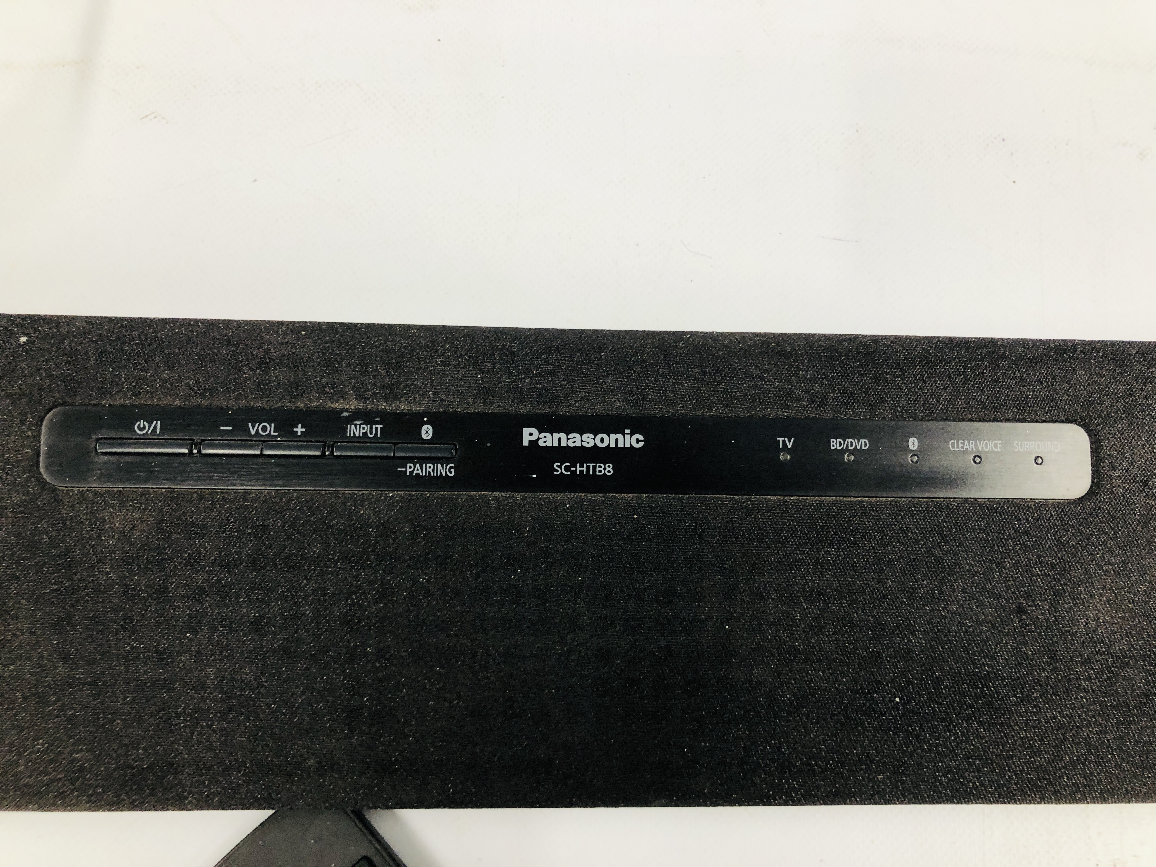 A PANASONIC SOUND BAR WITH REMOTE - MODEL SC-HTD8 - SOLD AS SEEN. - Image 2 of 4