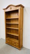 A SOLID PINE 4 TIER BOOKSHELF WITH SHAPED TOP AND 2 DRAWER BASE - W 105CM X D 35CM X H 201CM.