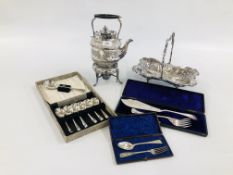 A GROUP OF SILVER PLATED WARES TO INCLUDE CASED SET OF SPOONS, PIERCED BASKET,