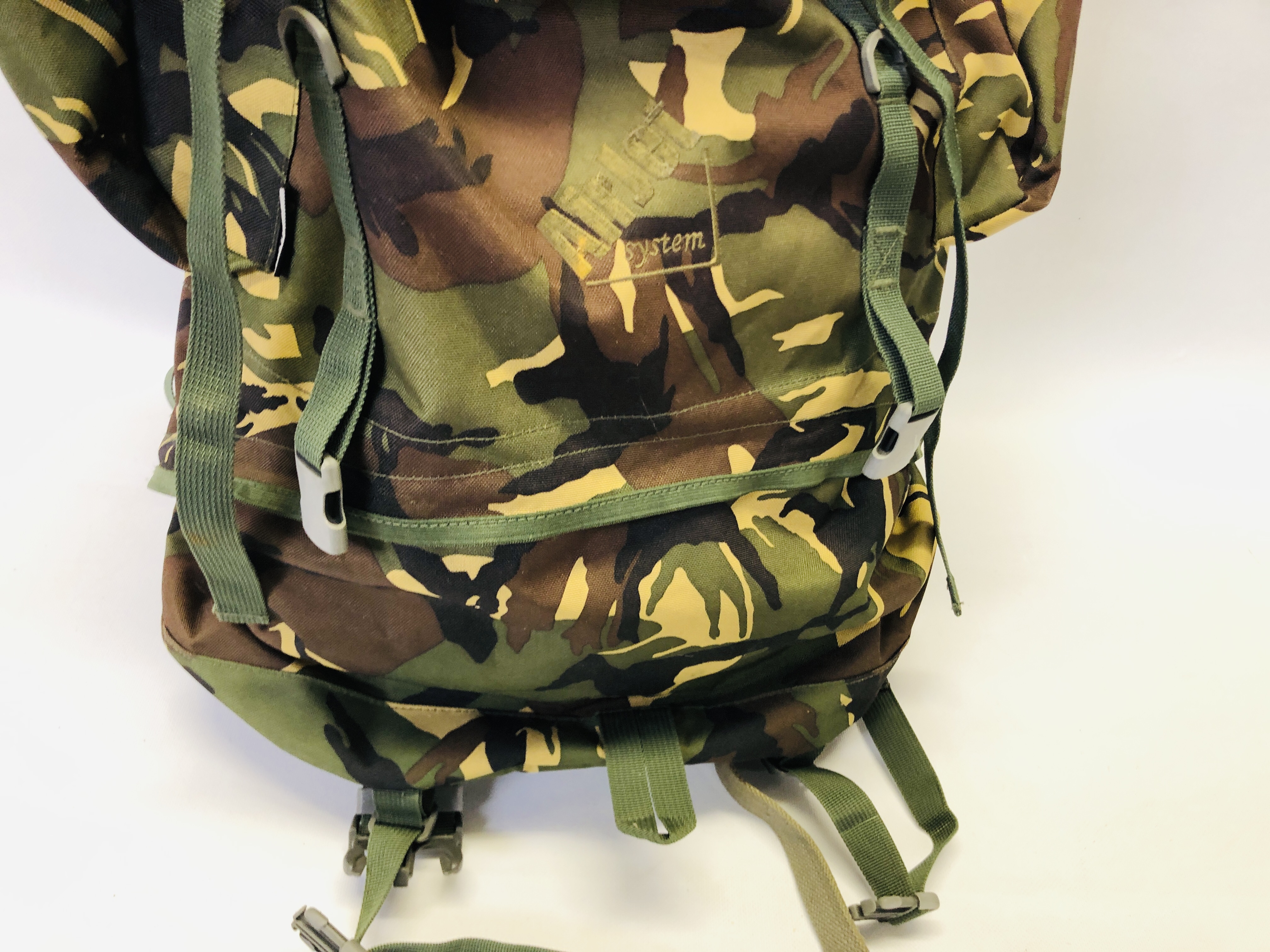 AIR JET SYSTEM TRACPAC 85 CAMO RUCKSACK & CONTENTS. - Image 4 of 10