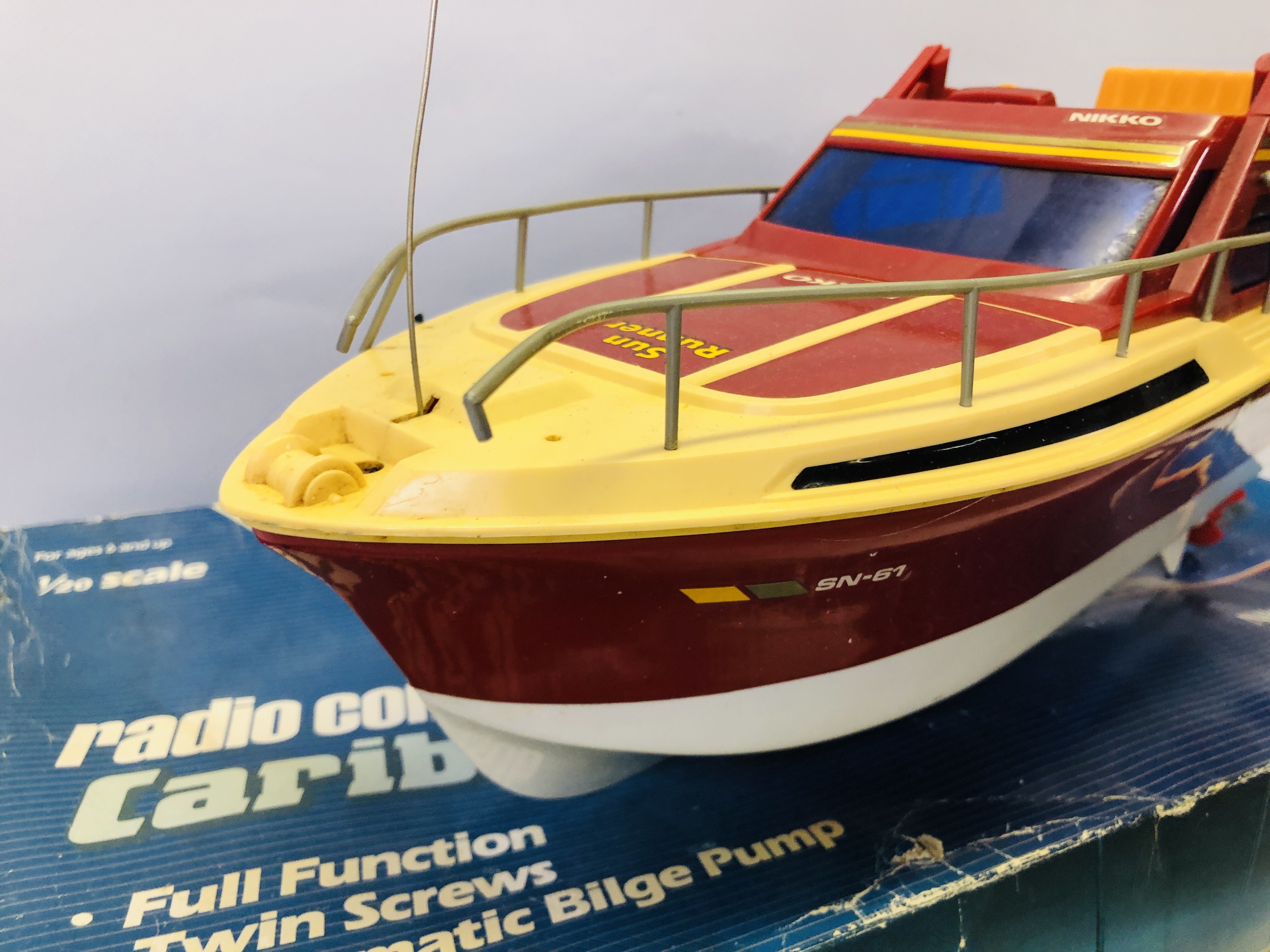 NIKKO AMERICAINC RADIO CONTROL CARIBIC STAR SUN RUNNER SPEED BOAT WITH ORIGINAL BOX AND - Image 2 of 9