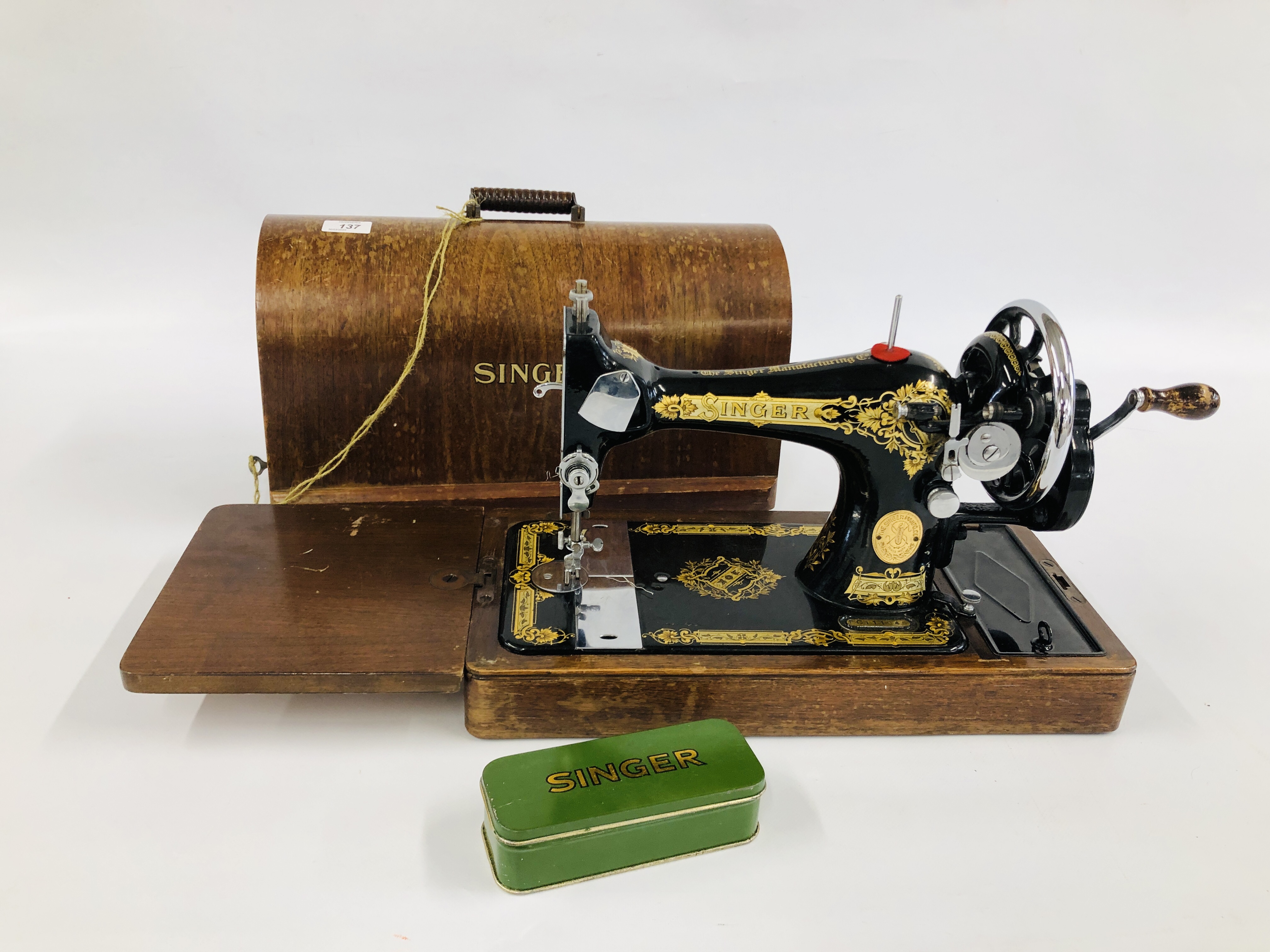 A VINTAGE MANUAL SINGER SEWING MACHINE WITH CASE - MODEL A38.