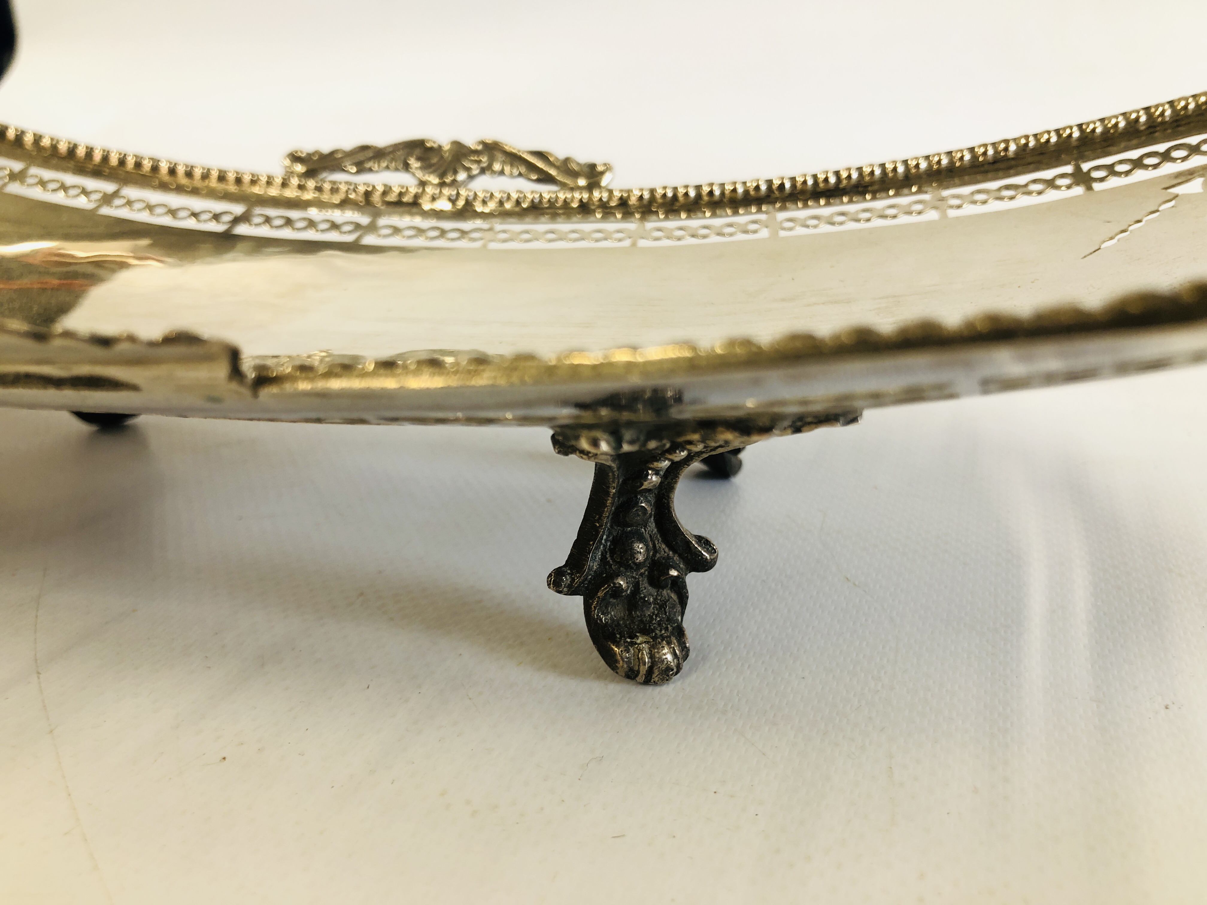 AN ELABORATE SILVER RECTANGULAR DISH, OPEN WORK DETAIL ON FOUR SPLAYED FEET, STAMPED 800, L 33CM, - Image 8 of 12