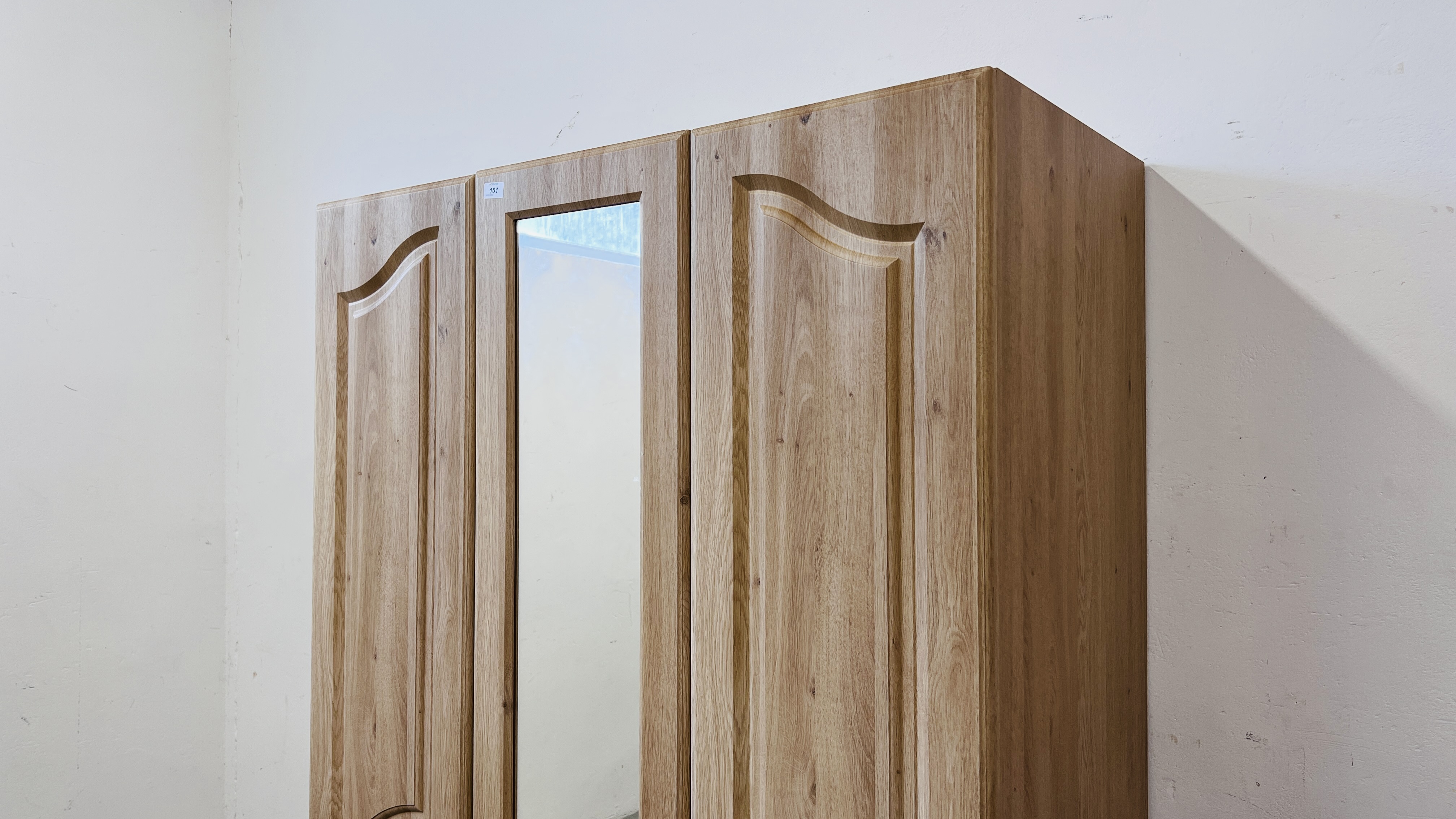 A MODERN LIGHT OAK FINISH TRIPLE WARDROBE WITH CENTRAL MIRRORED DOOR (TWO SECTION), W 115CM, D 52CM, - Image 3 of 8