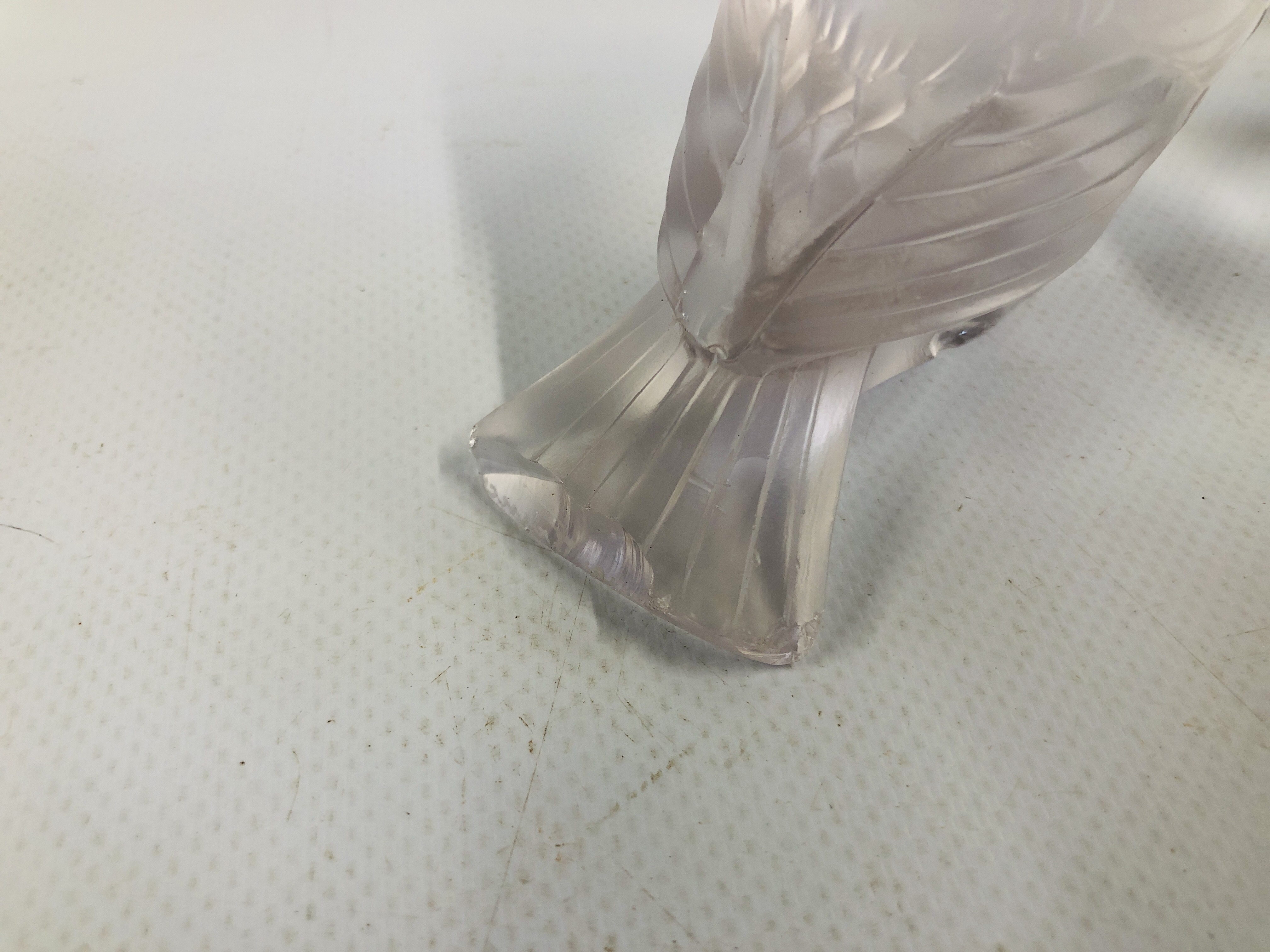 A COLLECTION OF 4 LALIQUE BIRDS A/F ALONG WITH 1 FURTHER FRENCH GLASS BIRD A/F. - Image 7 of 20