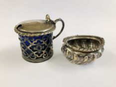 AN ANTIQUE SILVER MUSTARD, BLUE GLASS LINER,