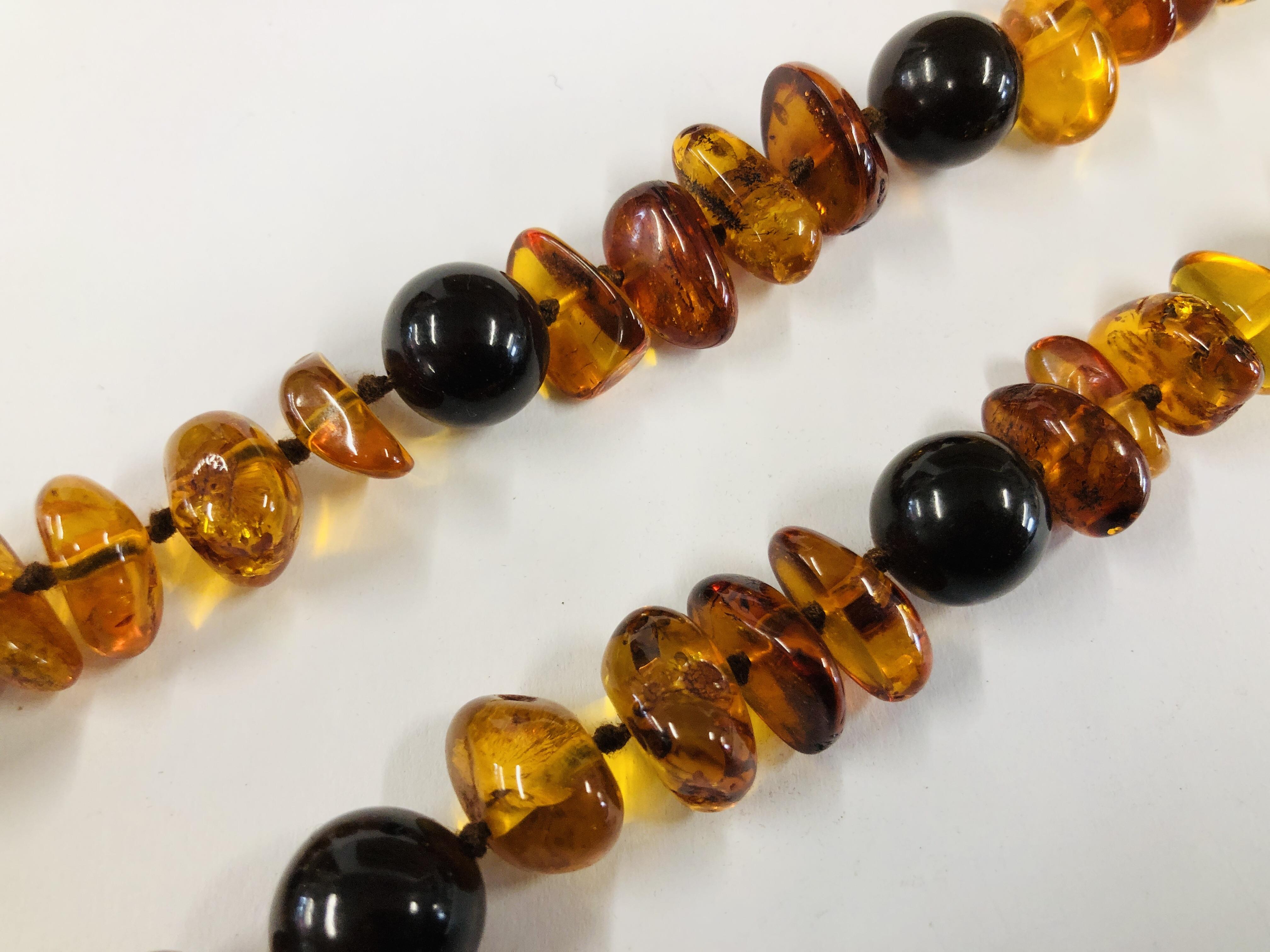 AN IMPRESSIVE STRAND OF POLISHED AMBER L 72CM. - Image 3 of 7