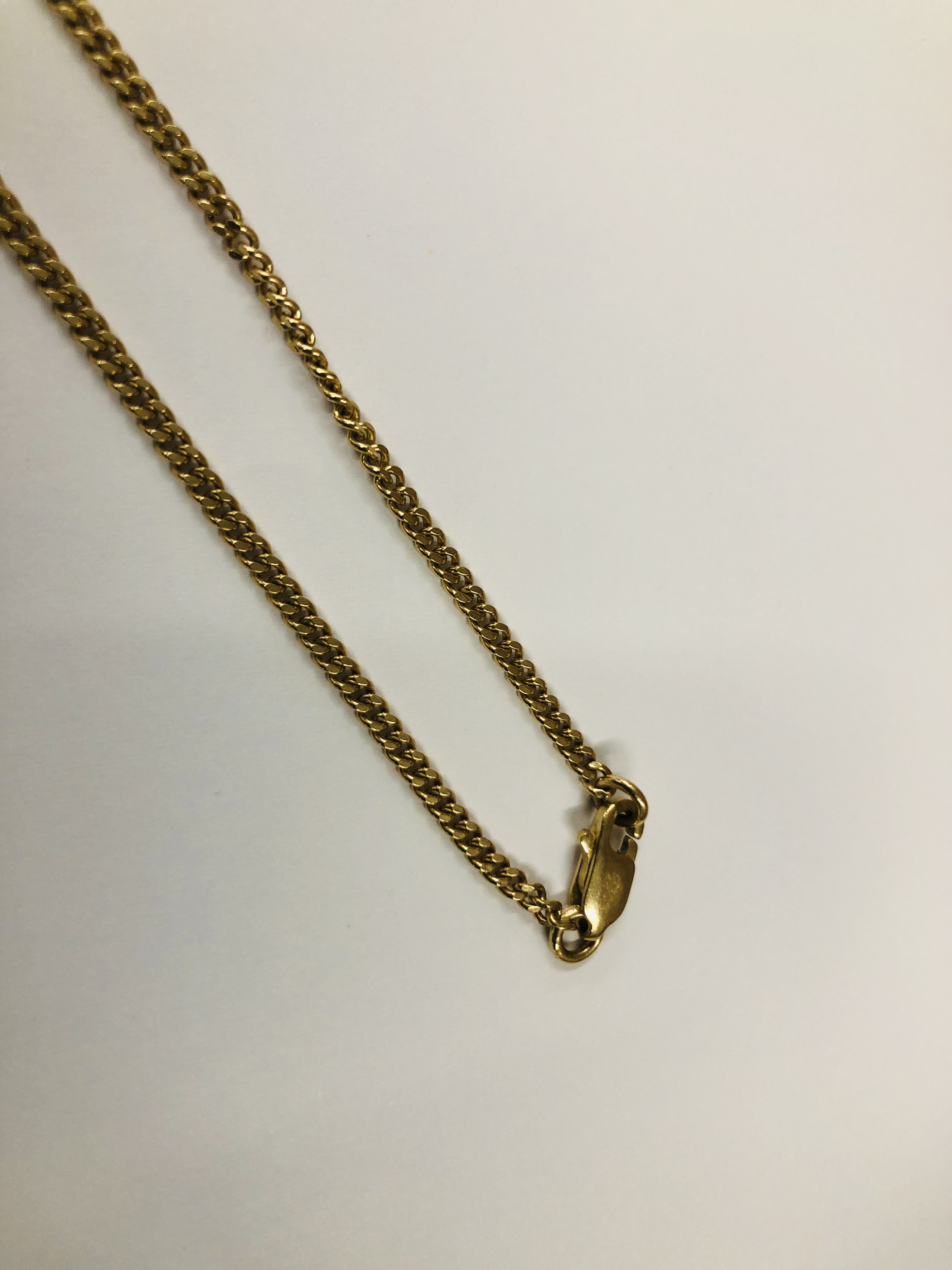 AN OVAL 9CT PHOTO LOCKET ON A FINE 9CT GOLD CHAIN - L 55CM. - Image 3 of 9