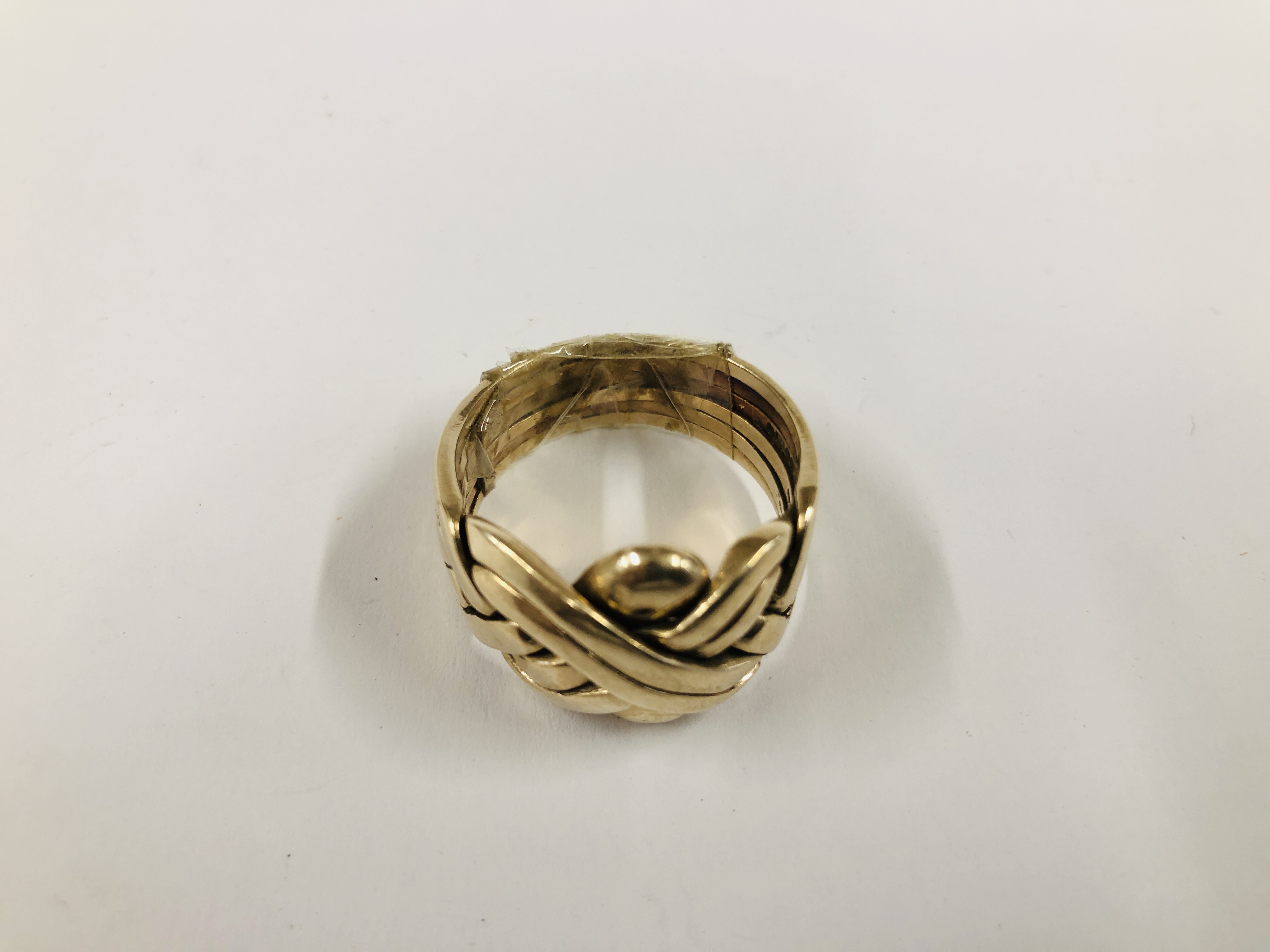 A 9CT GOLD PUZZLE RING. - Image 2 of 10