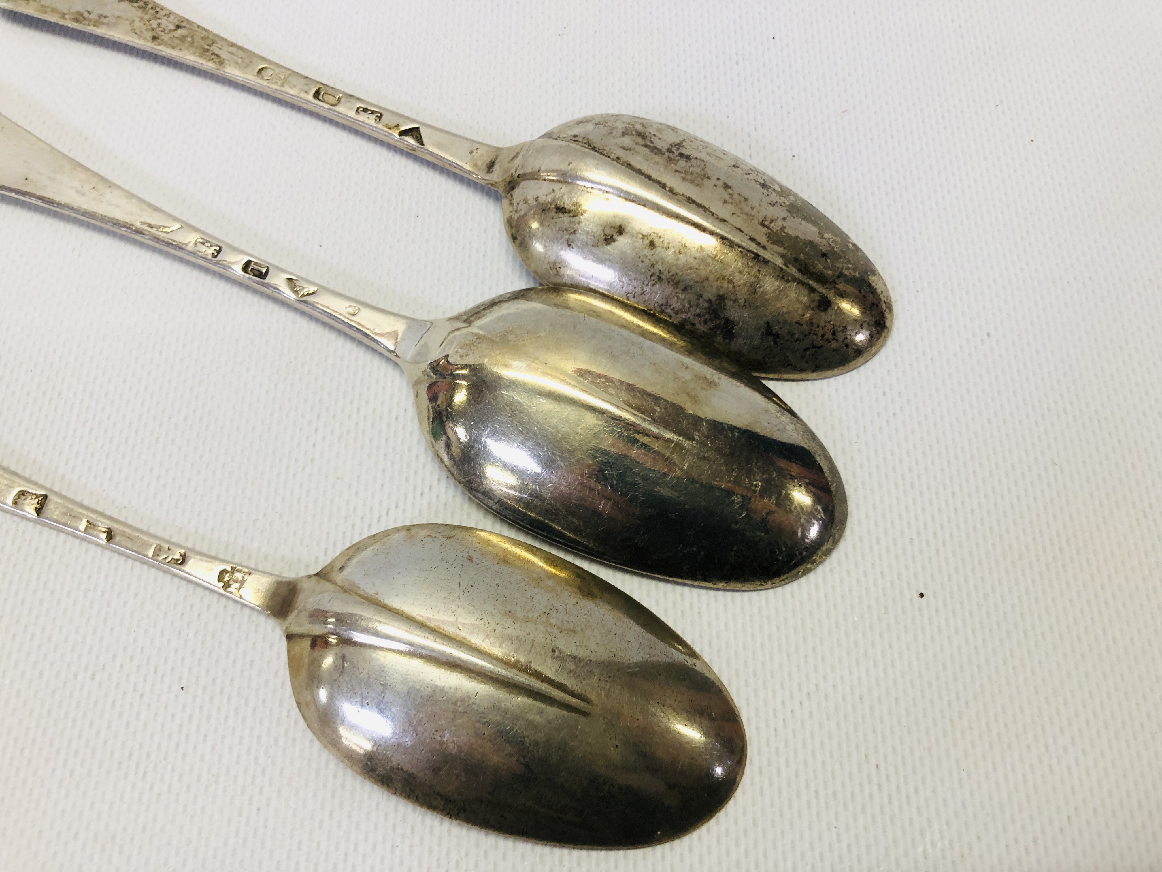 3 MID-C18TH HANOVERIAN PATTERN RAT-TAIL SILVER SERVING SPOONS (170g) - Image 5 of 9