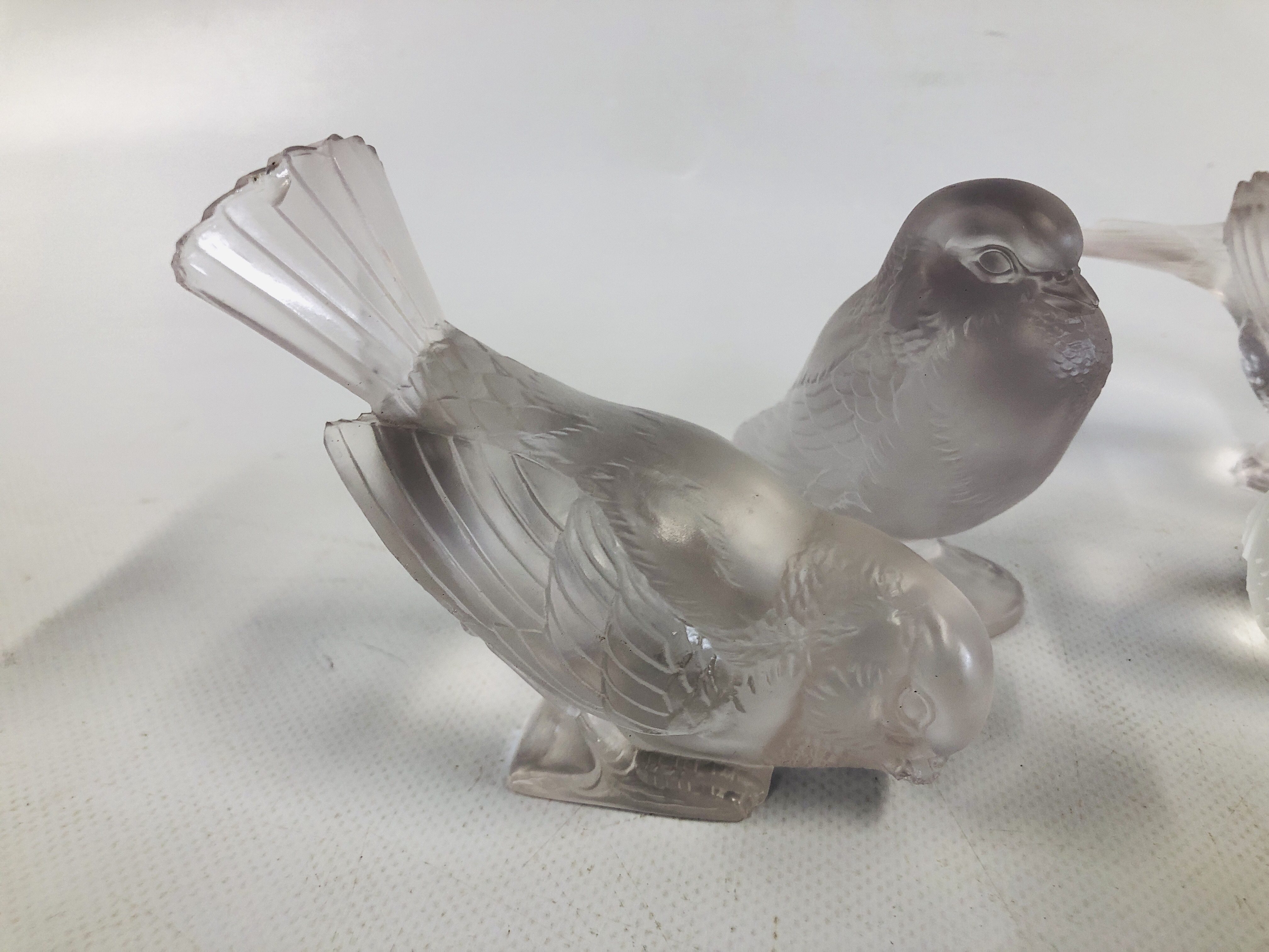 A COLLECTION OF 4 LALIQUE BIRDS A/F ALONG WITH 1 FURTHER FRENCH GLASS BIRD A/F. - Image 2 of 20