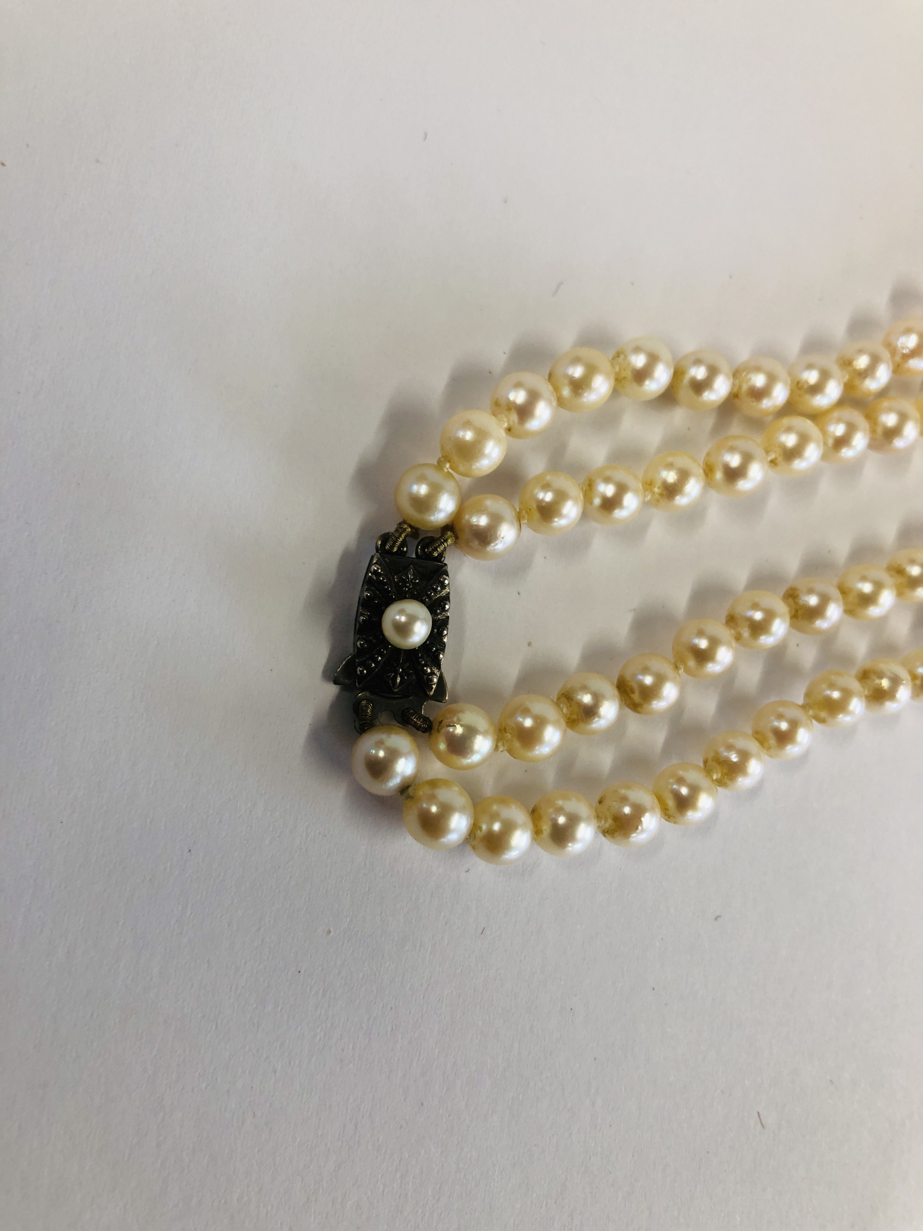 A VINTAGE DOUBLE ROW PEARL NECKLACE BY "MIKIMOTO" ALONG WITH AN ORIGINAL VINTAGE MIKIMOTO SILK - Image 3 of 10