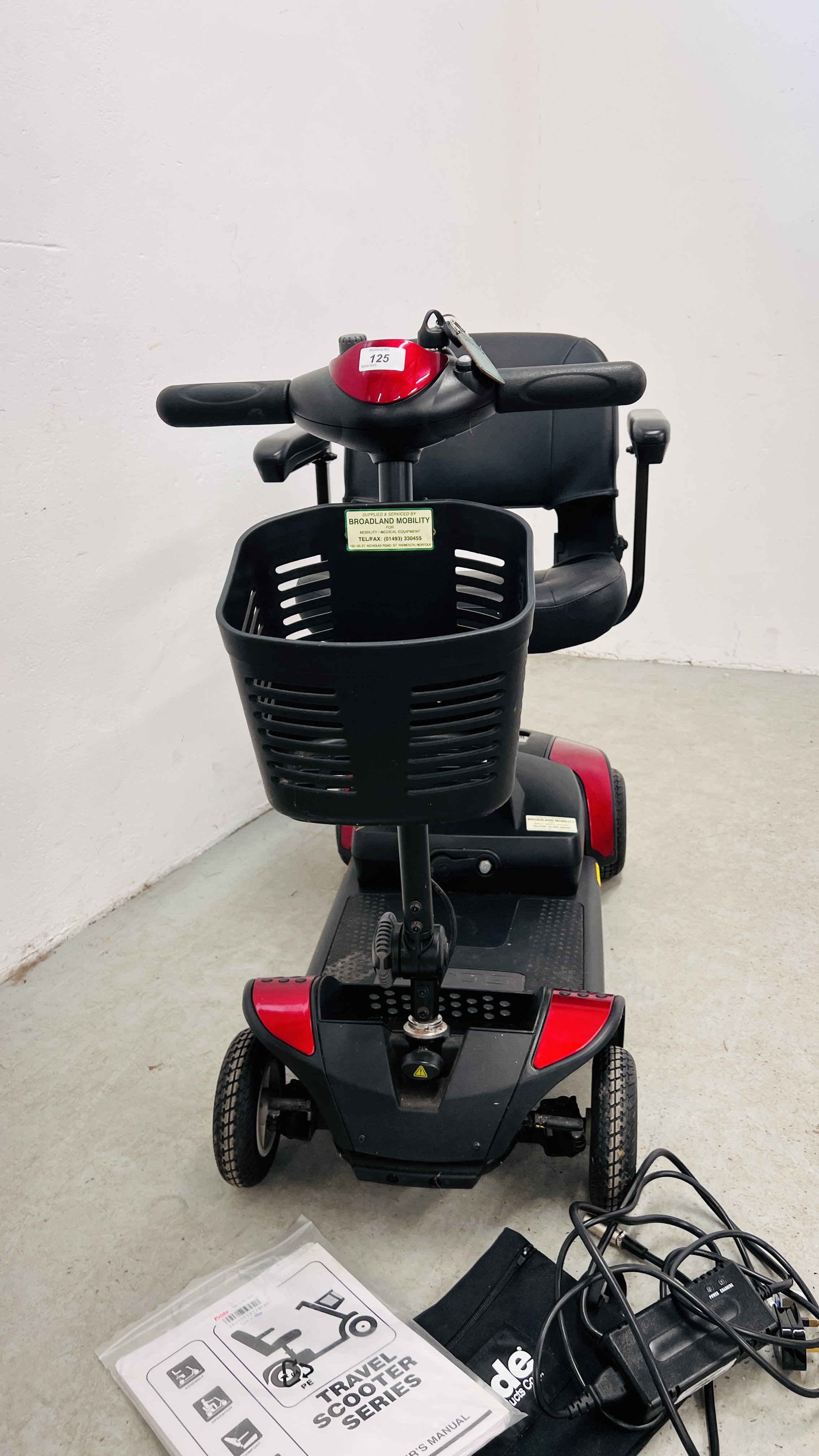 A PRIDE GOGO ELITE TRAVELLER COMPACT FOLDING MOBILITY SCOOTER WITH CHARGER, KEY, - Image 11 of 12