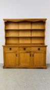 A HEAVY LIGHT OAK FINISH THREE DRAWER THREE DOOR WELSH STYLE DRESSER LENGTH 162CM. DEPTH 46CM.