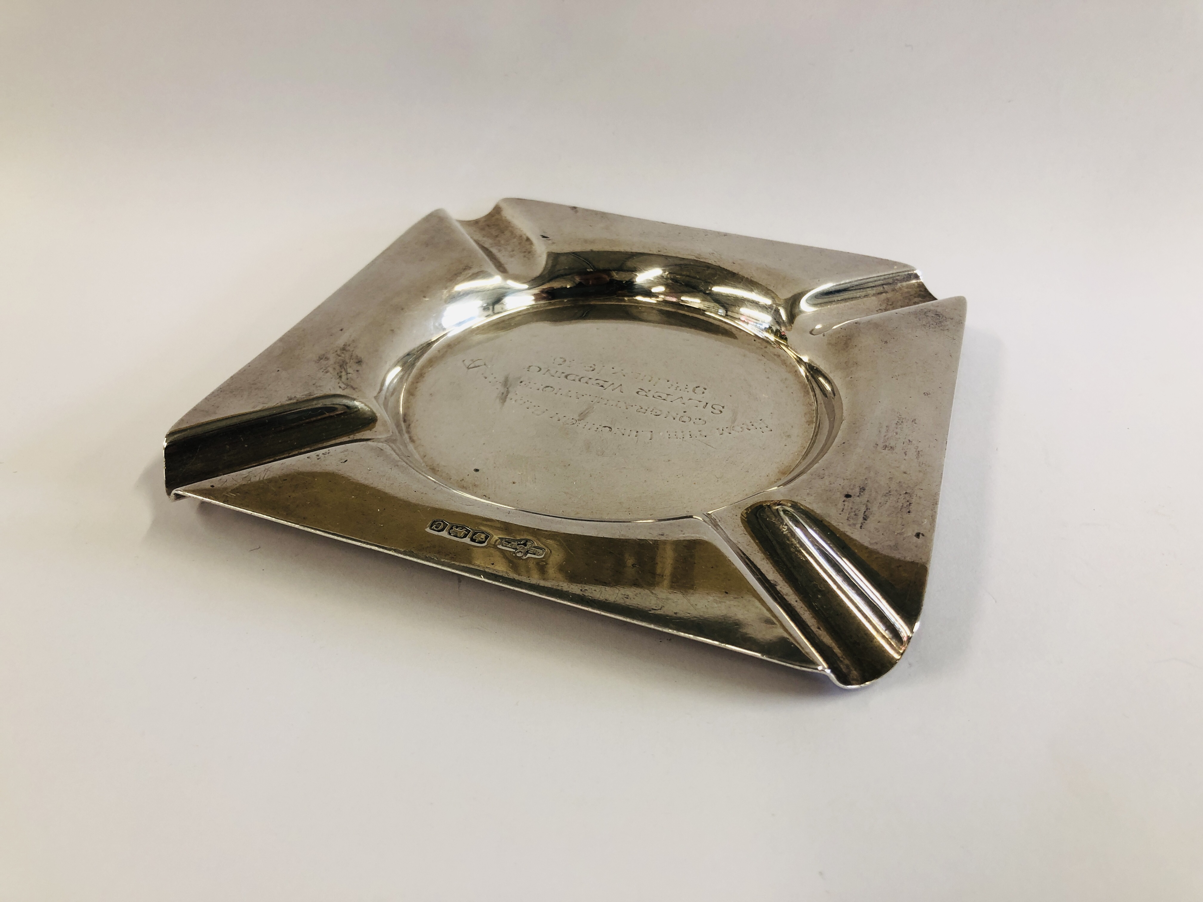 AN ANTIQUE SILVER ASHTRAY SHEFFIELD ASSAY 12CM. X 12CM. - Image 6 of 8