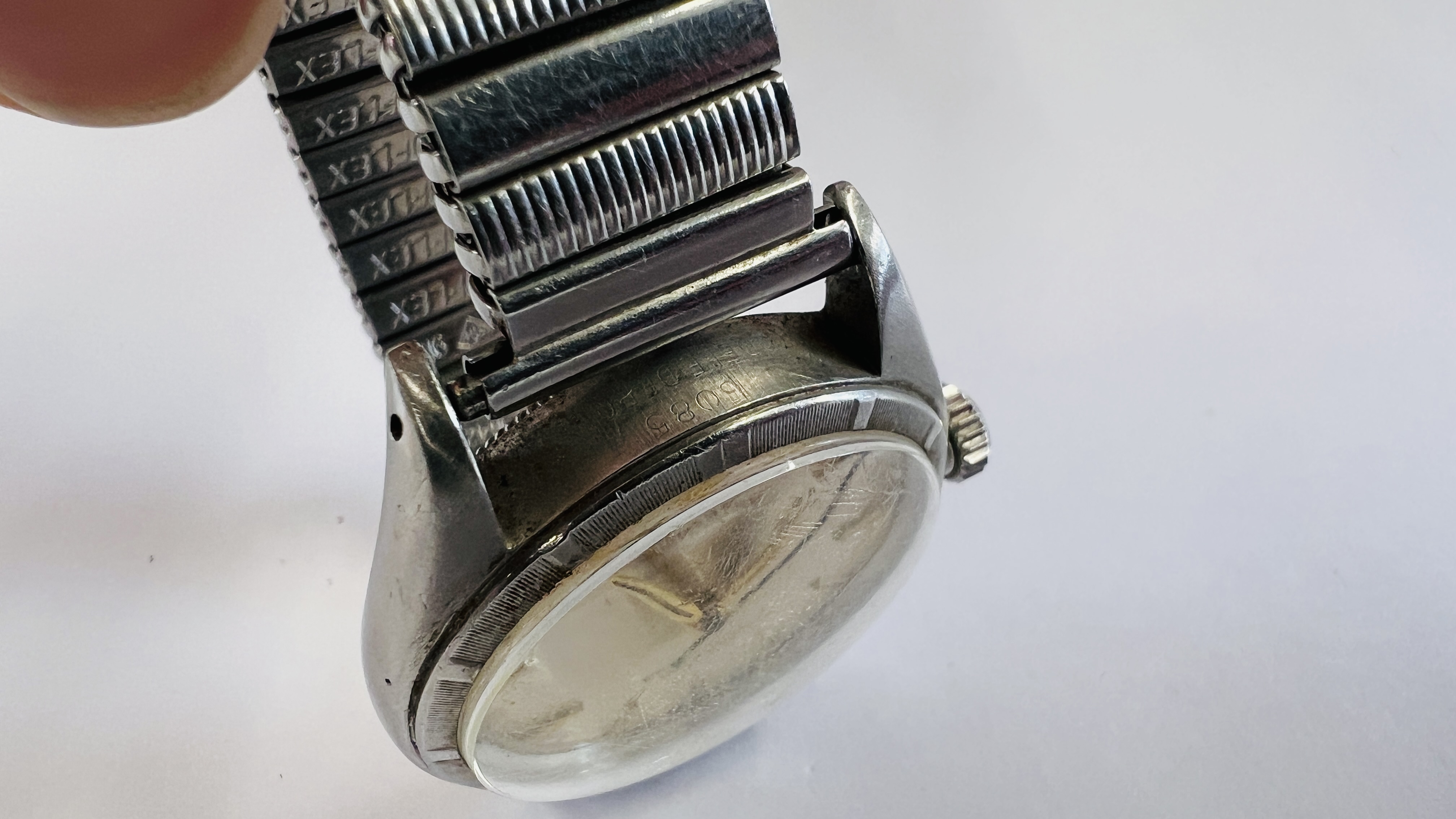 A 1960's ROLEX OYSTER PERPTUAL AUTOMATIC WRIST WATCH ON EXPANDABLE STRAP STAMPED 6085 MODEL F D E - Image 14 of 19