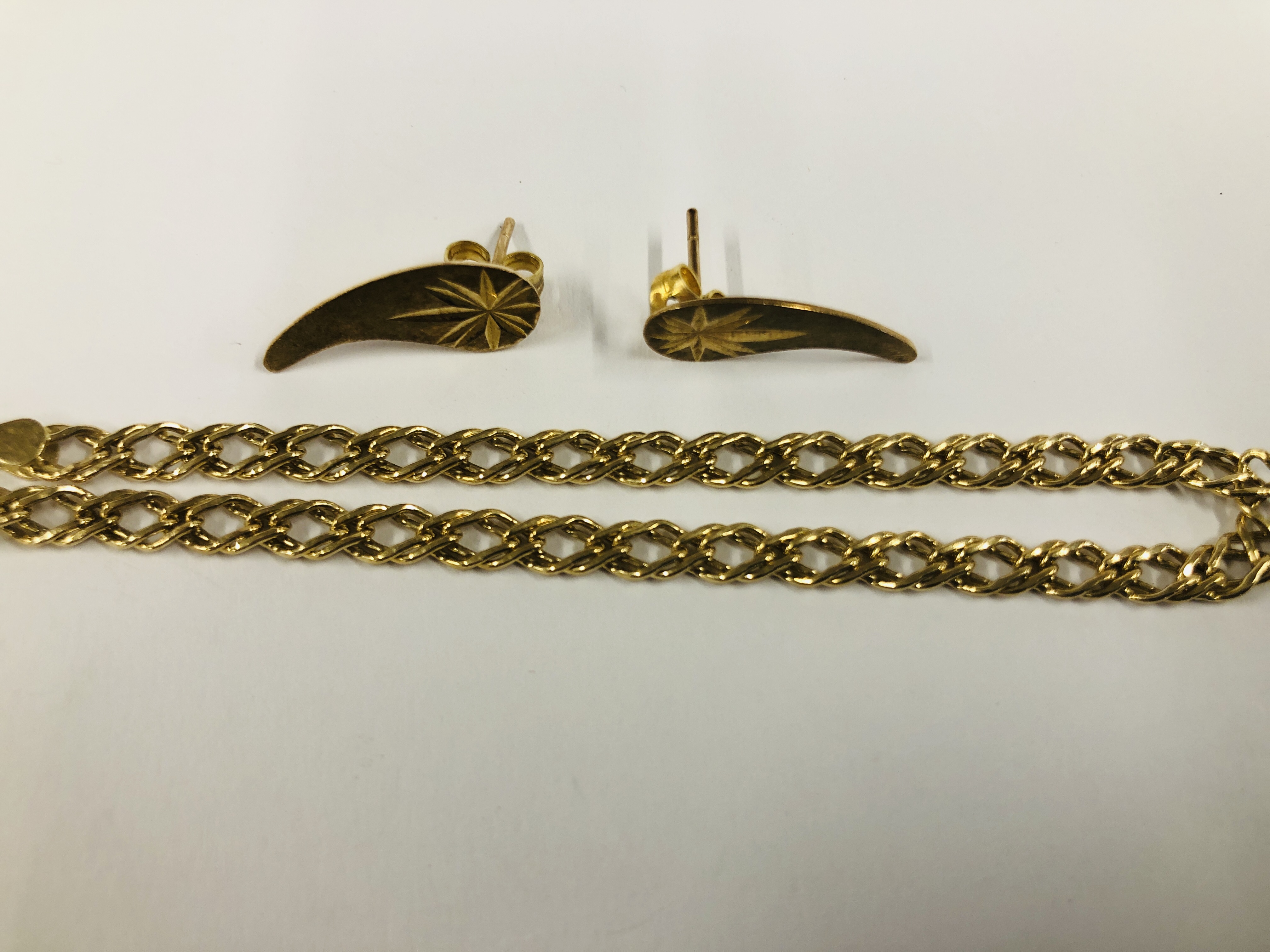 A LADY'S WOVEN LINK BRACELET MARKED 9CT + PAIR OF 9CT GOLD STUD EARRINGS. - Image 3 of 8