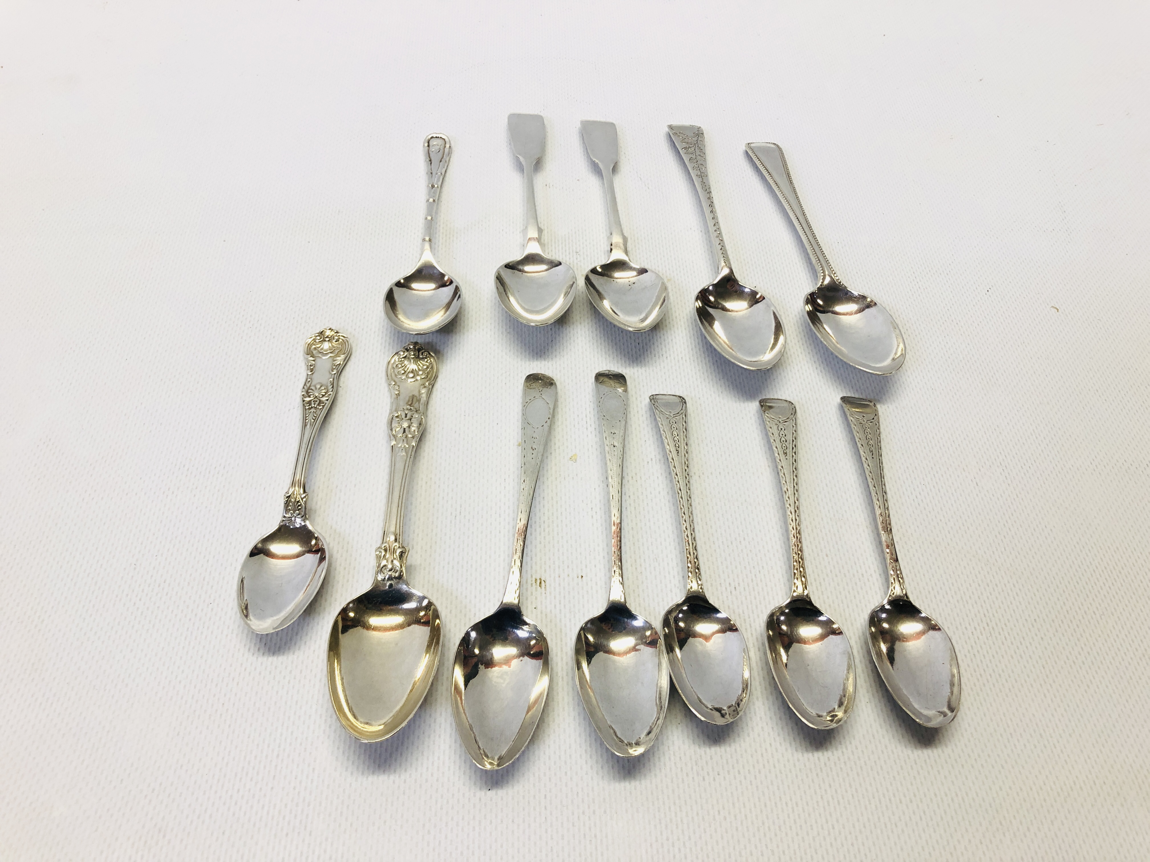 12 VARIOUS SILVER TEASPOONS, MAINLY GEORGIAN, SOME PAIRS, DIFFERENT DATES,