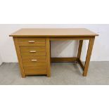 A MODERN OAK EFFECT 3 DRAWER DESK - LENGHT 120CM.