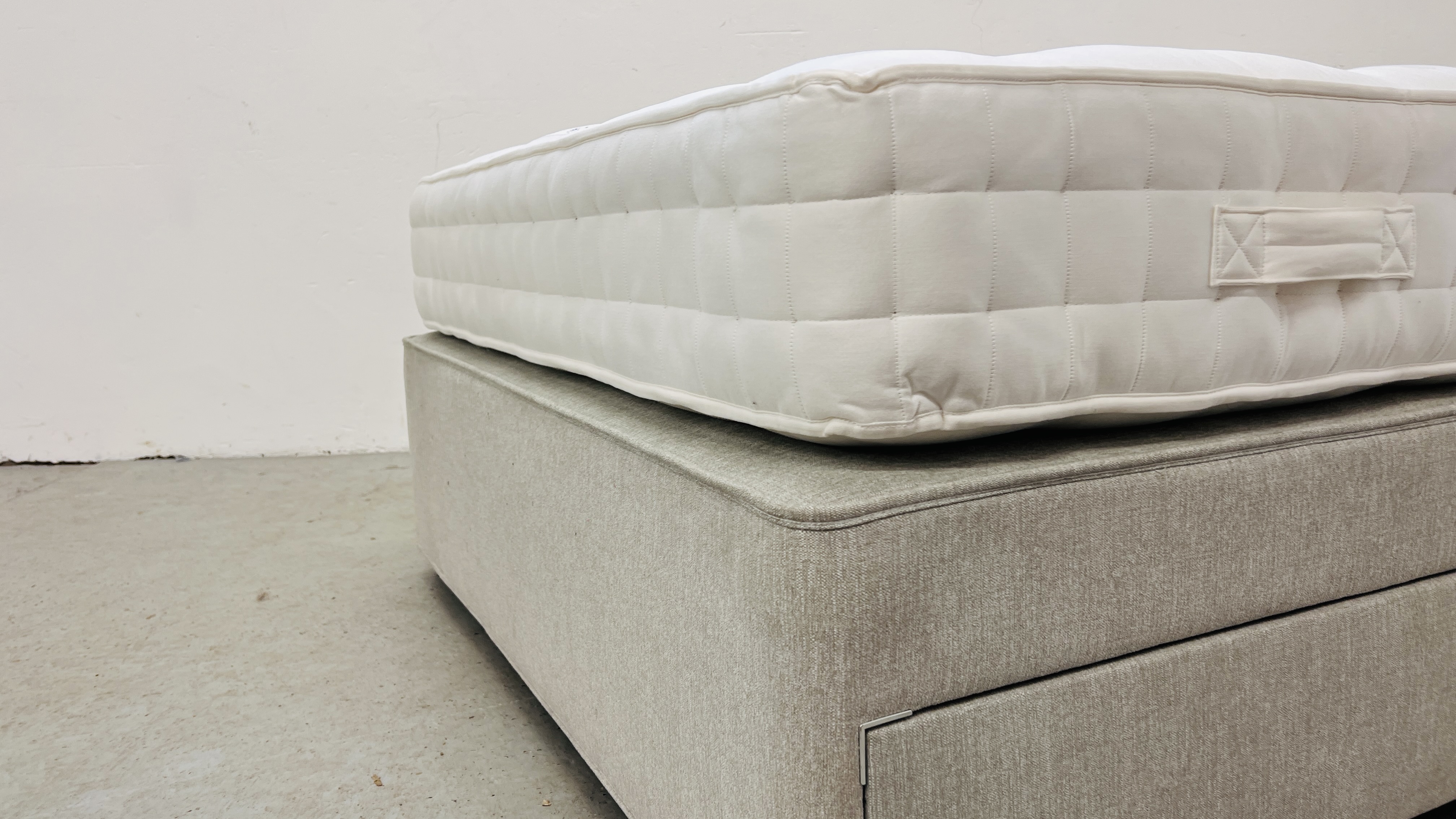 RELYON DOUBLE DIVAN BED WITH HAND CRAFTED HAMSTEAD POCKET SPRUNG MATTRESS AND DRAWER BASE. - Image 7 of 8