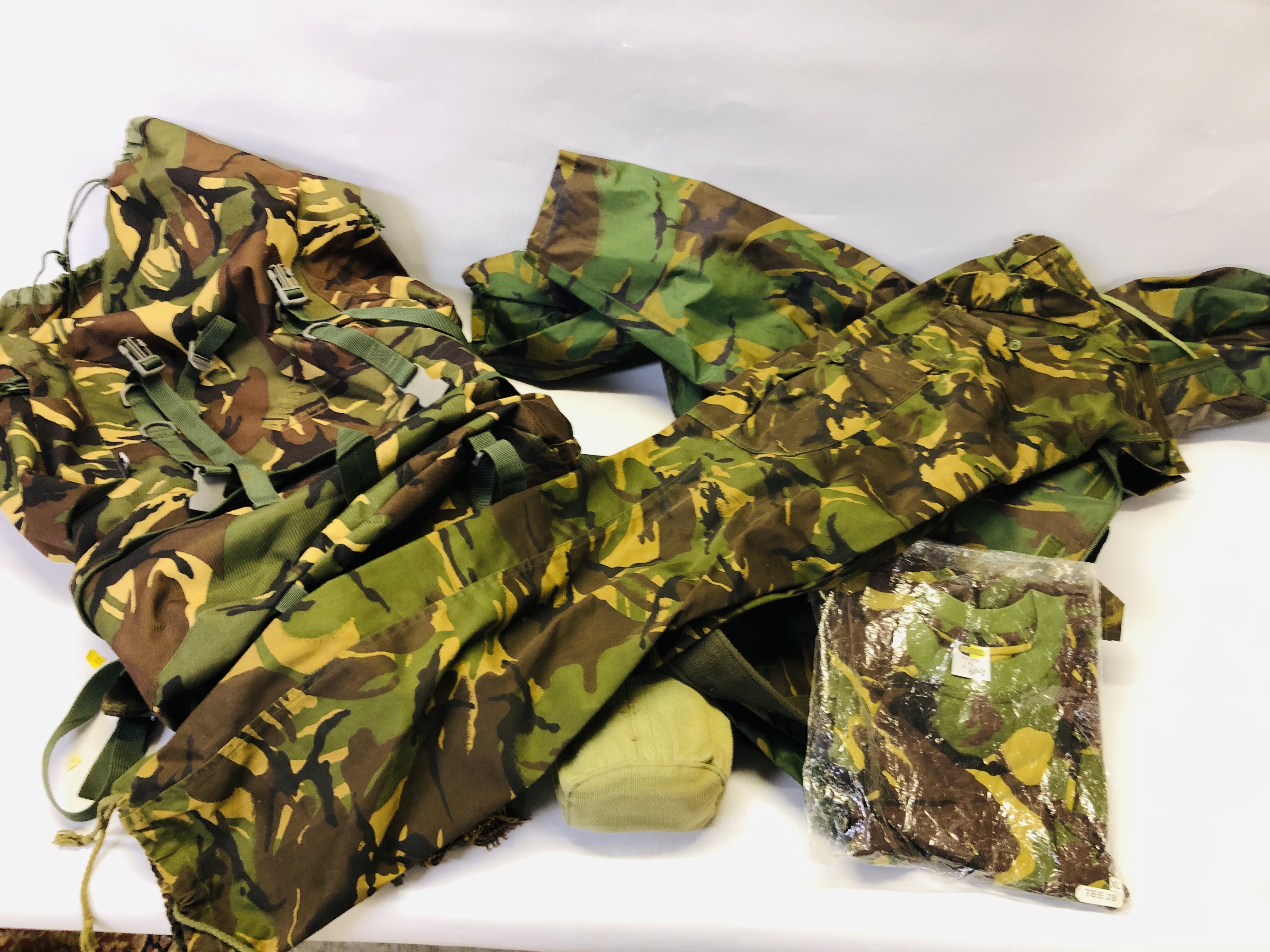 AIR JET SYSTEM TRACPAC 85 CAMO RUCKSACK & CONTENTS. - Image 9 of 10