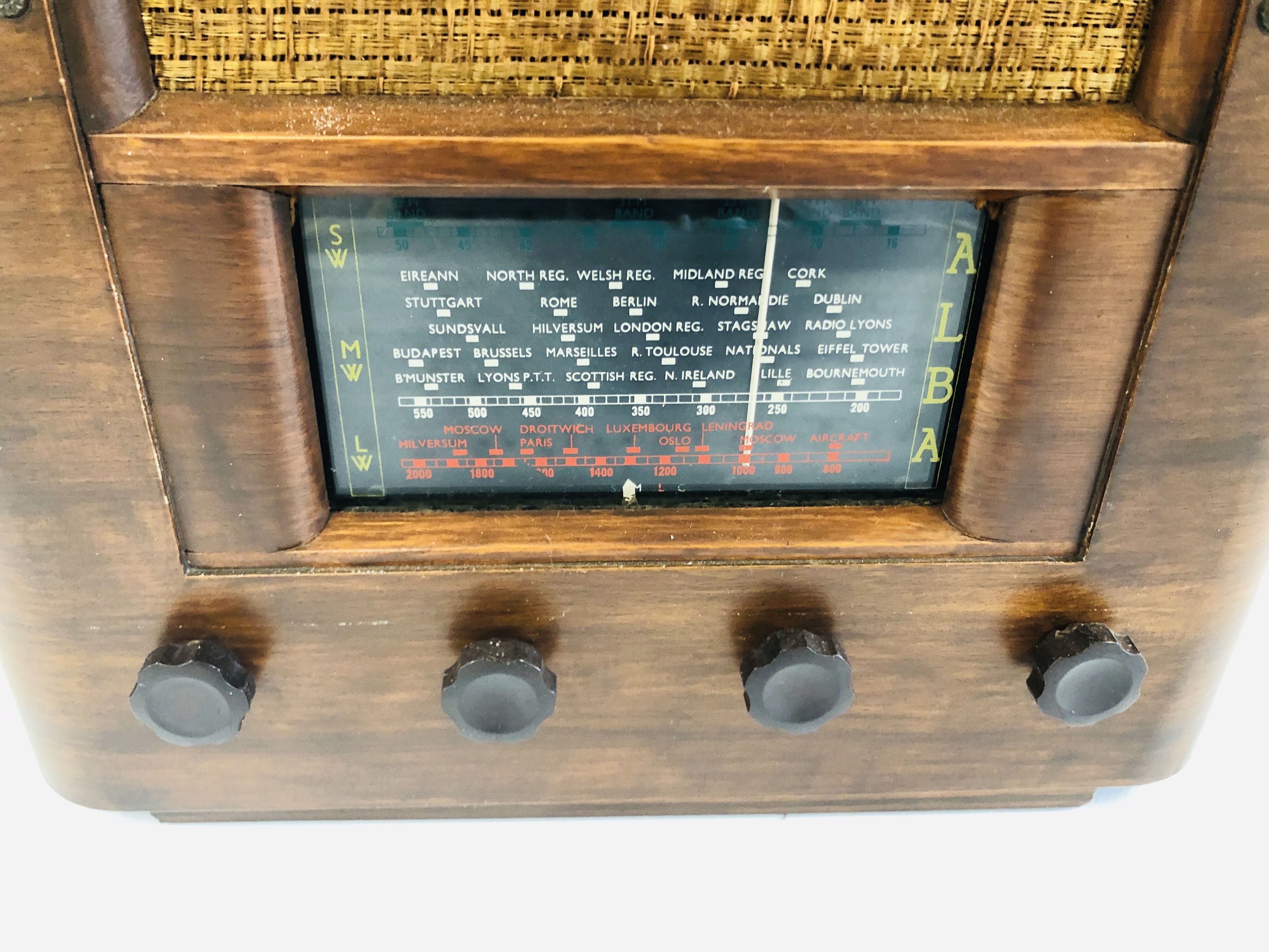 A VINTAGE ALBA RADIO - H 43CM X W 36CM X D 21CM - COLLECTORS ITEM ONLY - SOLD AS SEEN. - Image 4 of 7