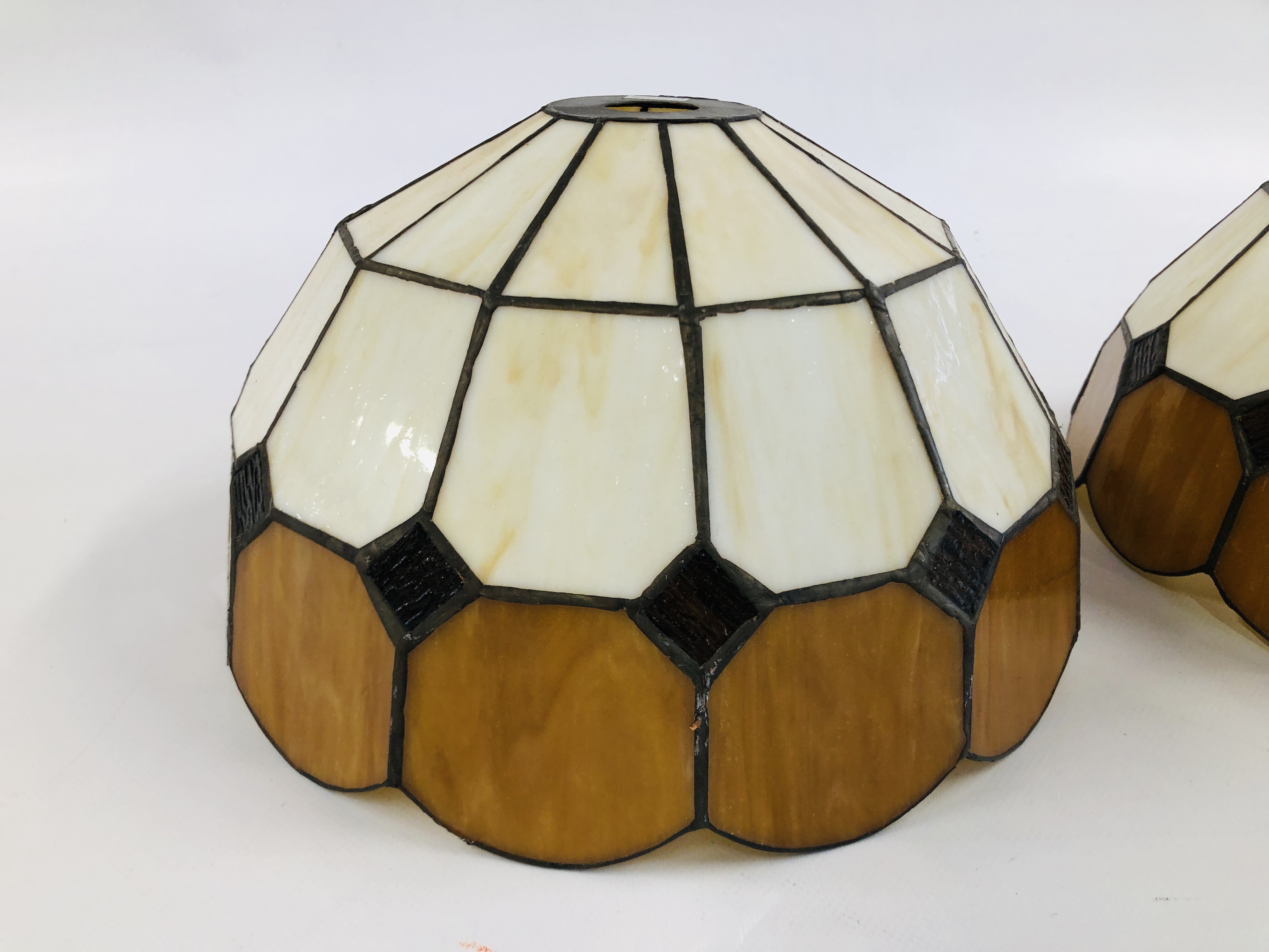 A PAIR OF TIFFANY STYLE LAMP SHADES. - Image 2 of 6