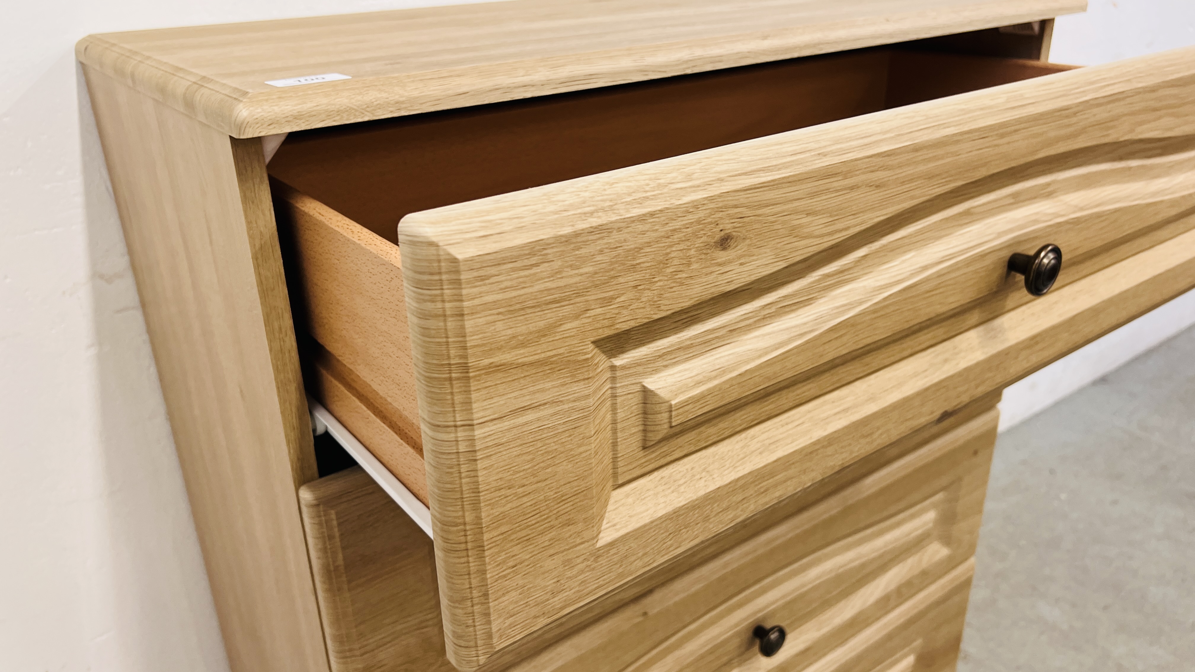 A MODERN LIGHT OAK FINISH FOUR DRAWER BEDROOM CHEST - W 77CM. D 41CM. H 93CM. - Image 6 of 9