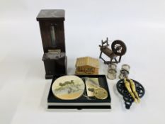 A BOX OF COLLECTIBLES TO INCLUDE A MINIATURE SPINNING WHEEL, PAIR OF BRASS NUT CRACKERS,