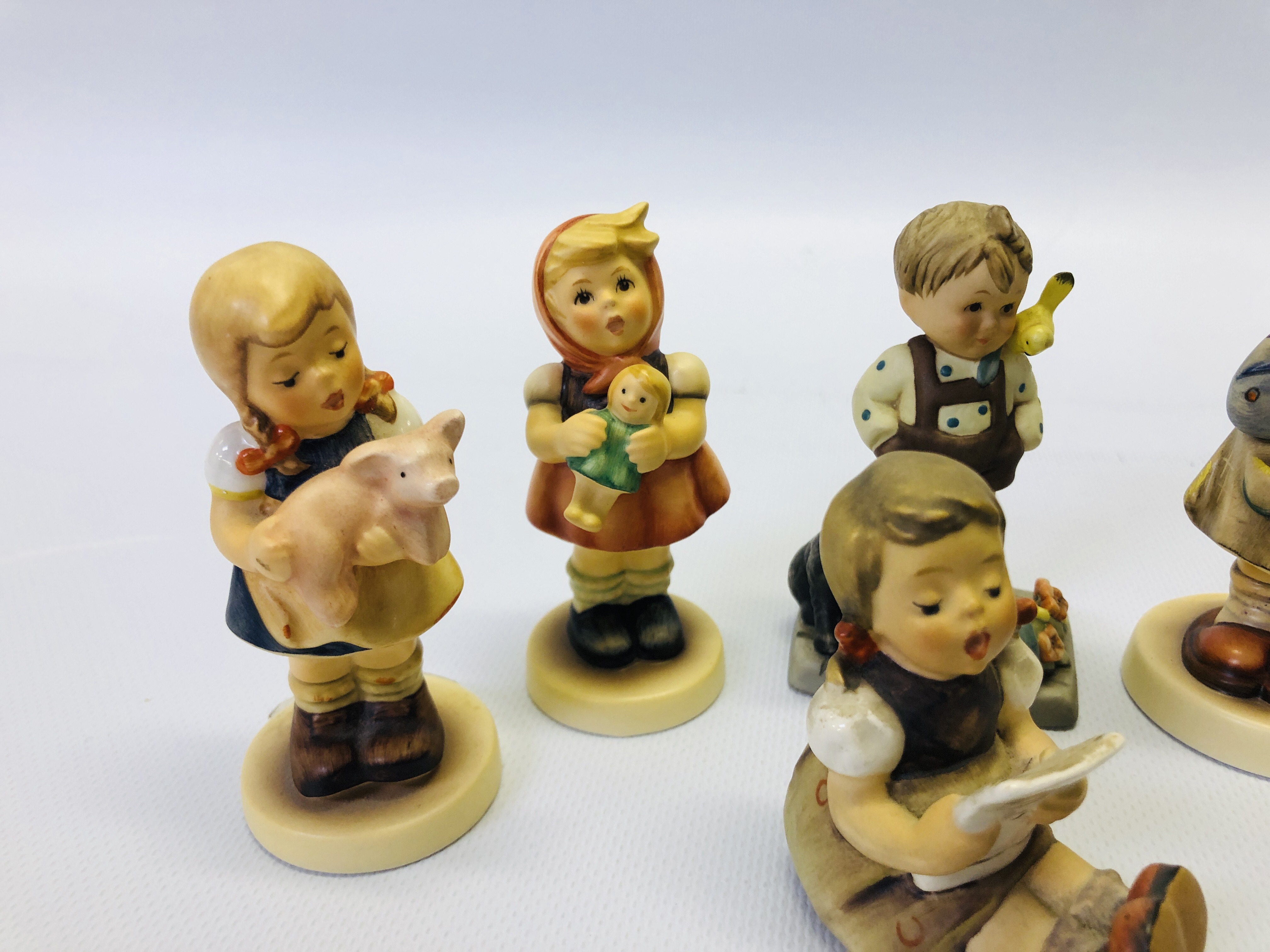 A GROUP OF 8 ASSORTED "GOEBEL" CABINET ORNAMENTS TO INCLUDE "I'M SORRY BH54" AND A SIGNED EXAMPLE - Image 2 of 8