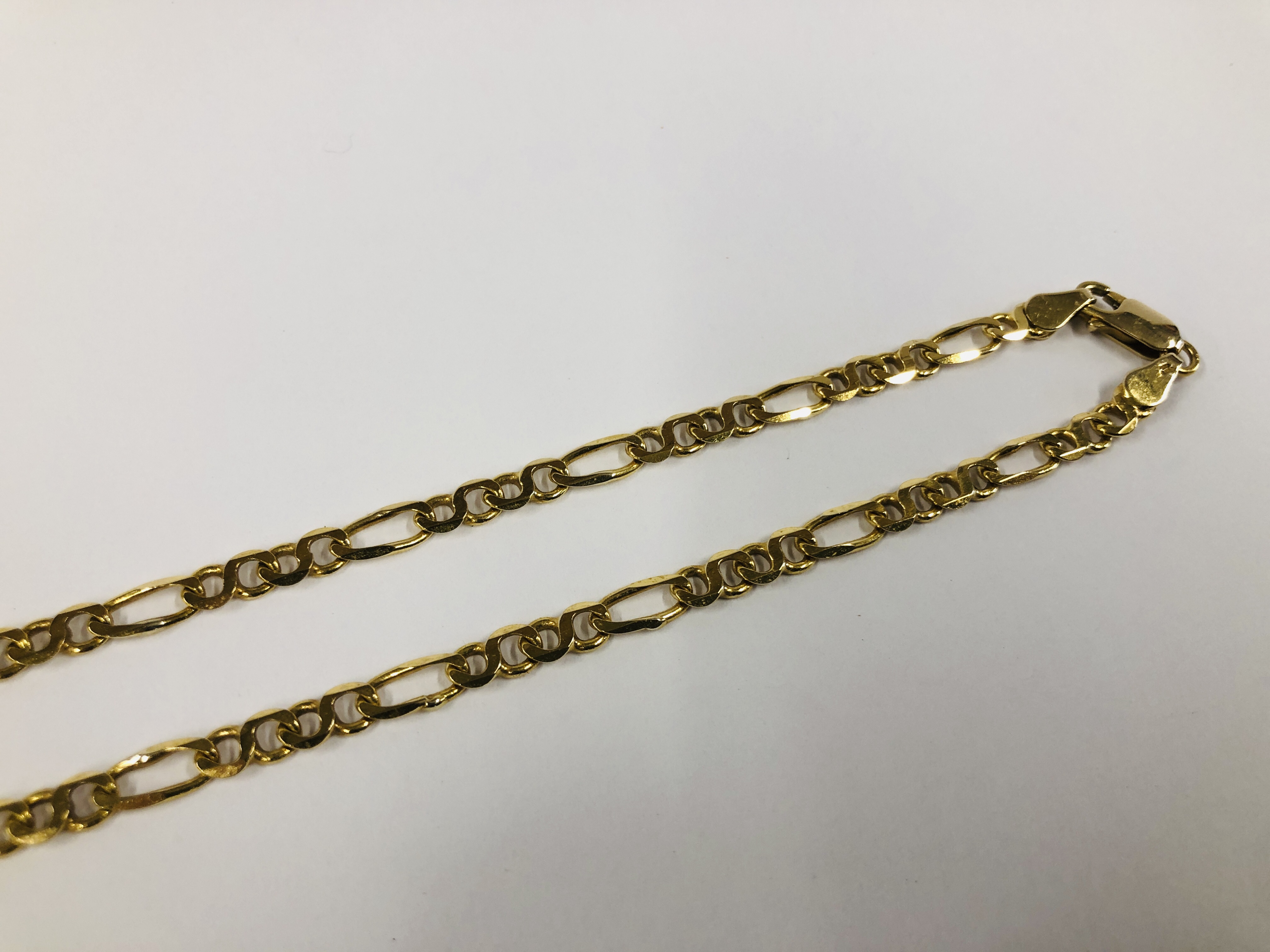 A 9CT GOLD FIGARO LINK NECKLACE - L46CM. - Image 5 of 10