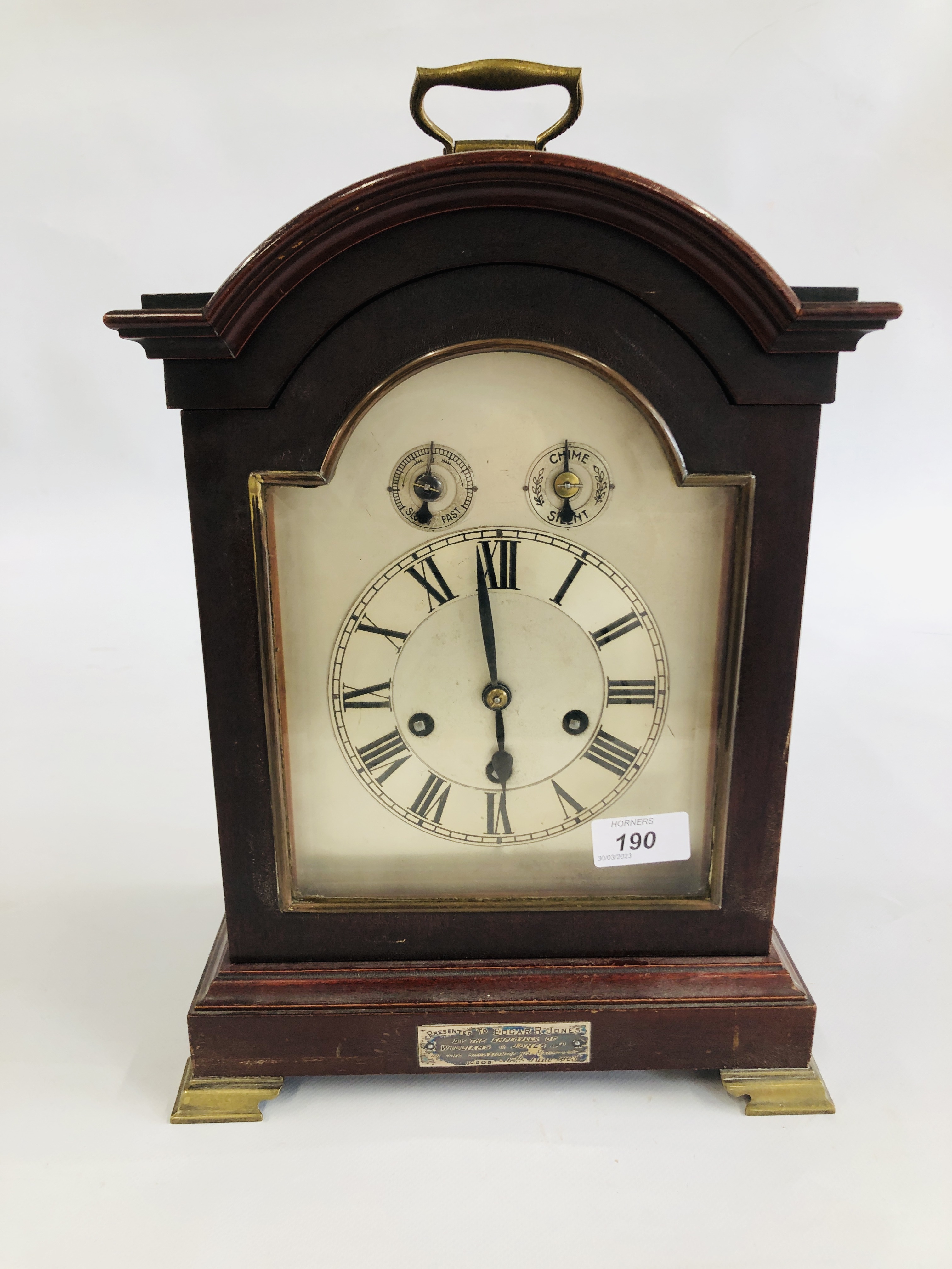 AN ANTIQUE WESTMINSTER CHIMING BRACKET CLOCK,