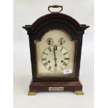 AN ANTIQUE WESTMINSTER CHIMING BRACKET CLOCK,