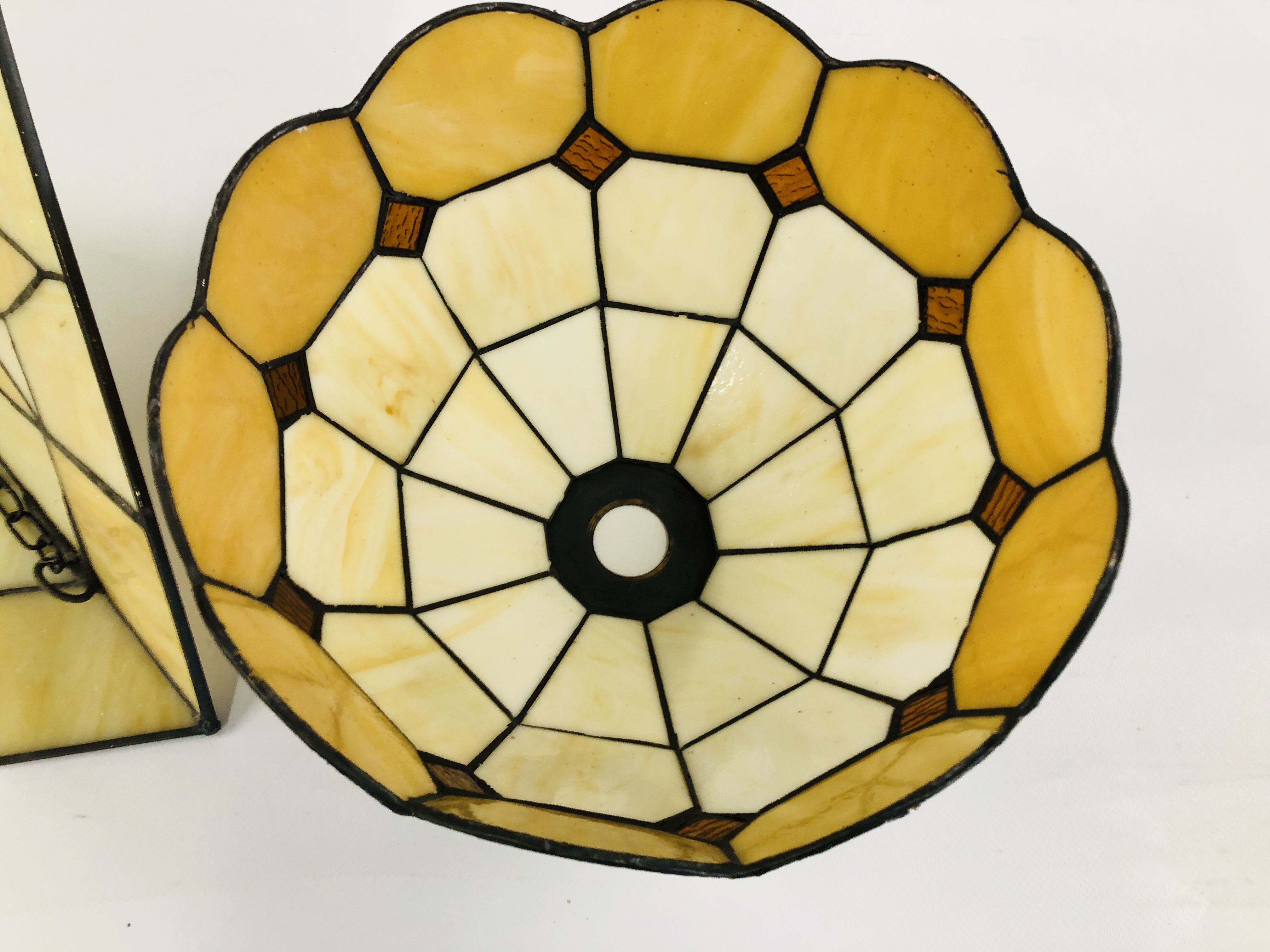 2 X TIFFANY STYLE LAMP SHADES INCLUDING CIRCULAR AND SQUARE BOXED. - Image 5 of 6