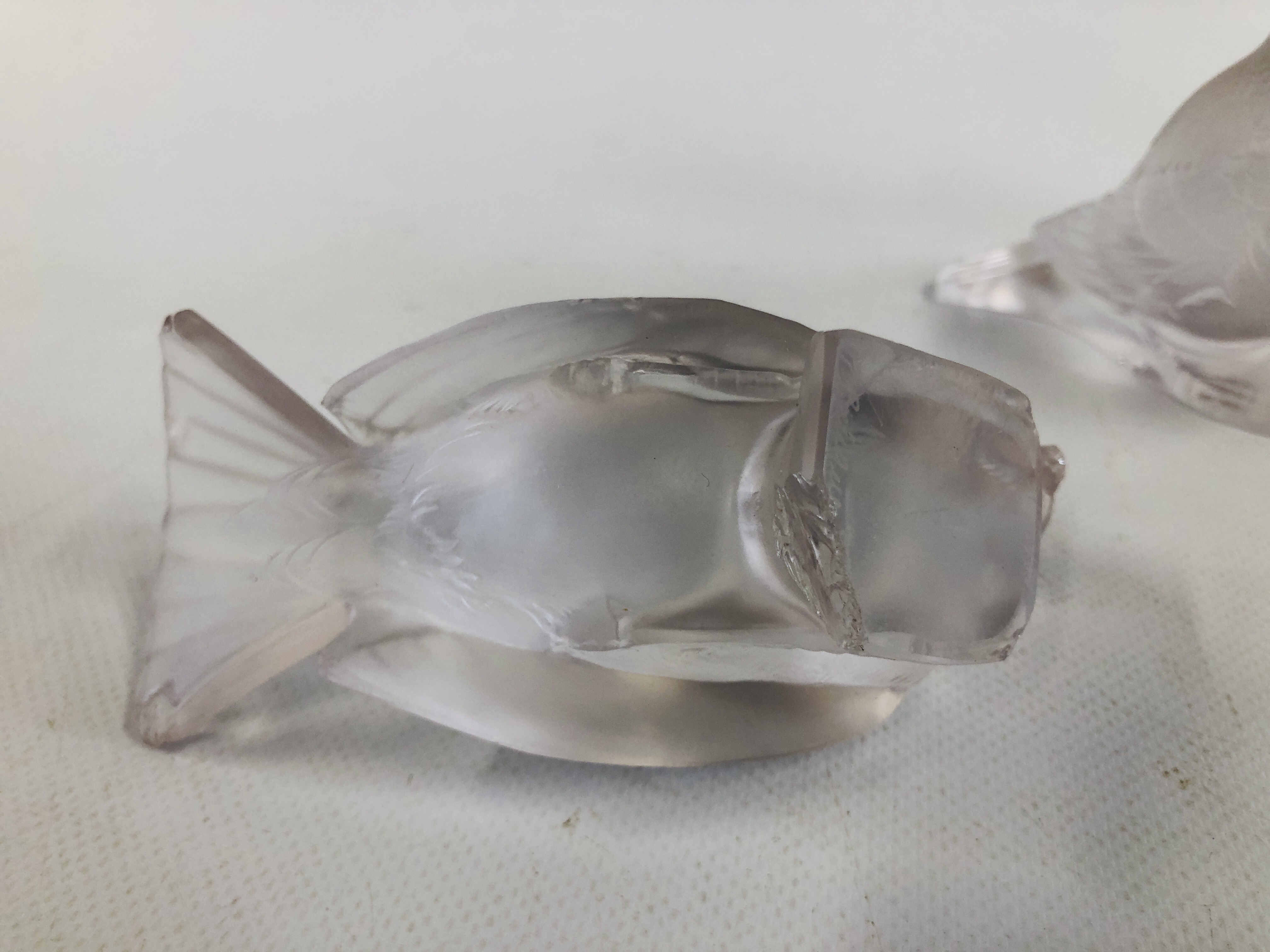 A COLLECTION OF 4 LALIQUE BIRDS A/F ALONG WITH 1 FURTHER FRENCH GLASS BIRD A/F. - Image 5 of 20