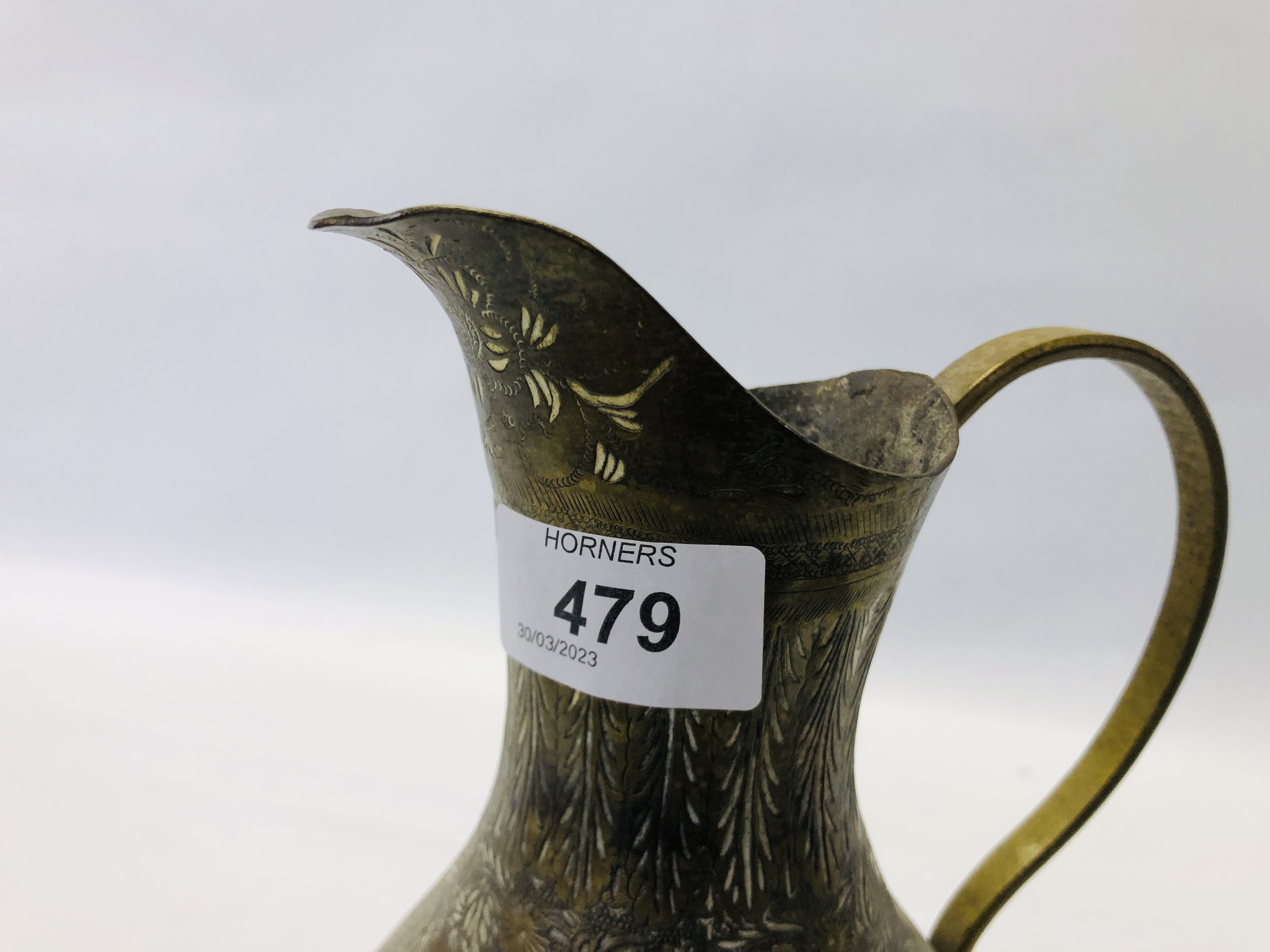 A VINTAGE MIDDLE EASTERN BRASS EWER ALONG WITH AN ELABORATE MIDDLE EASTERN BRASS COFFEE POT. - Image 12 of 21