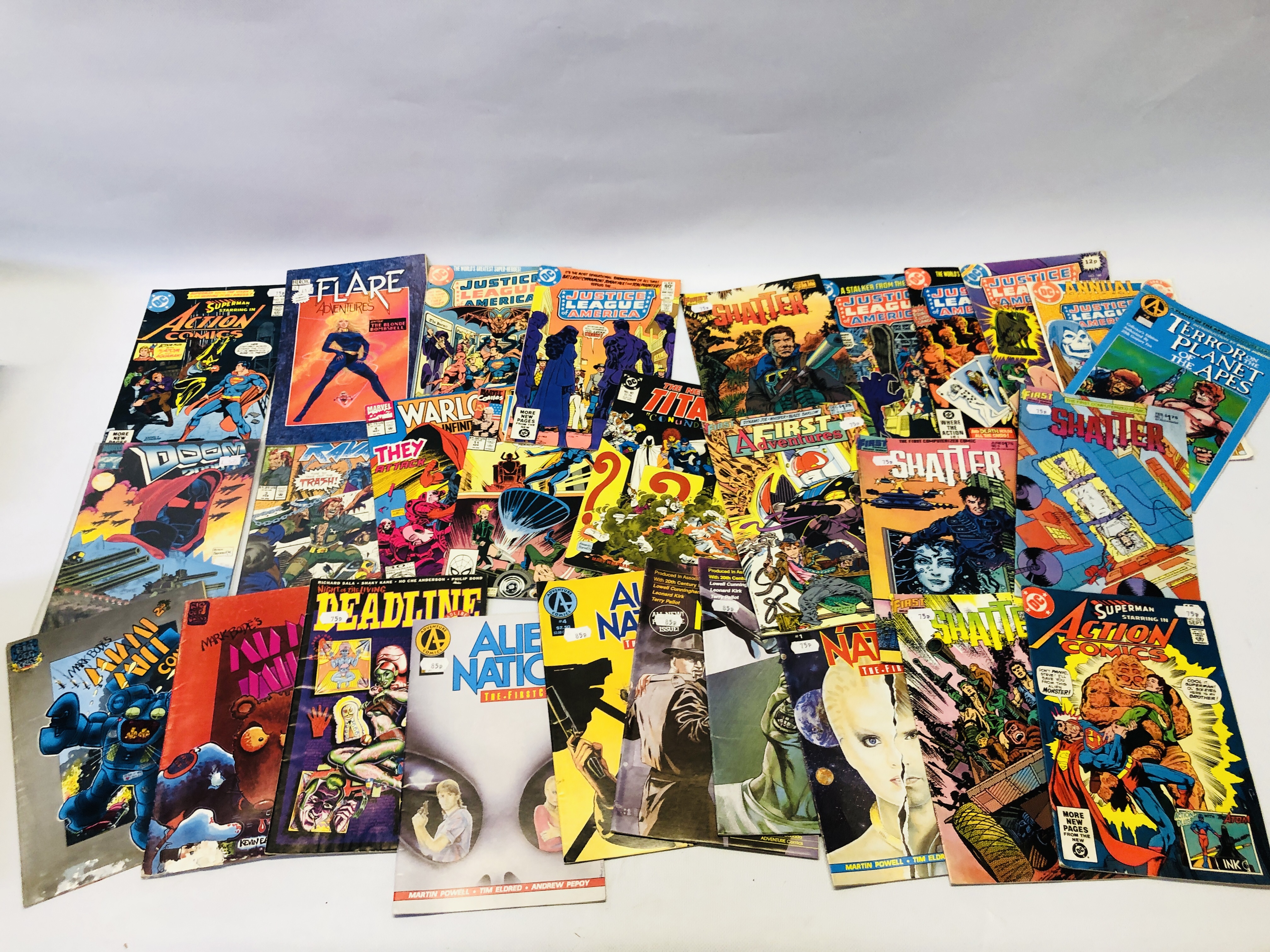 A QUANTITY VINTAGE AMERICAN AND BRITISH MARVEL COMICS FROM 1970'S TO 1990'S INCLUDING CD'S, - Image 2 of 6