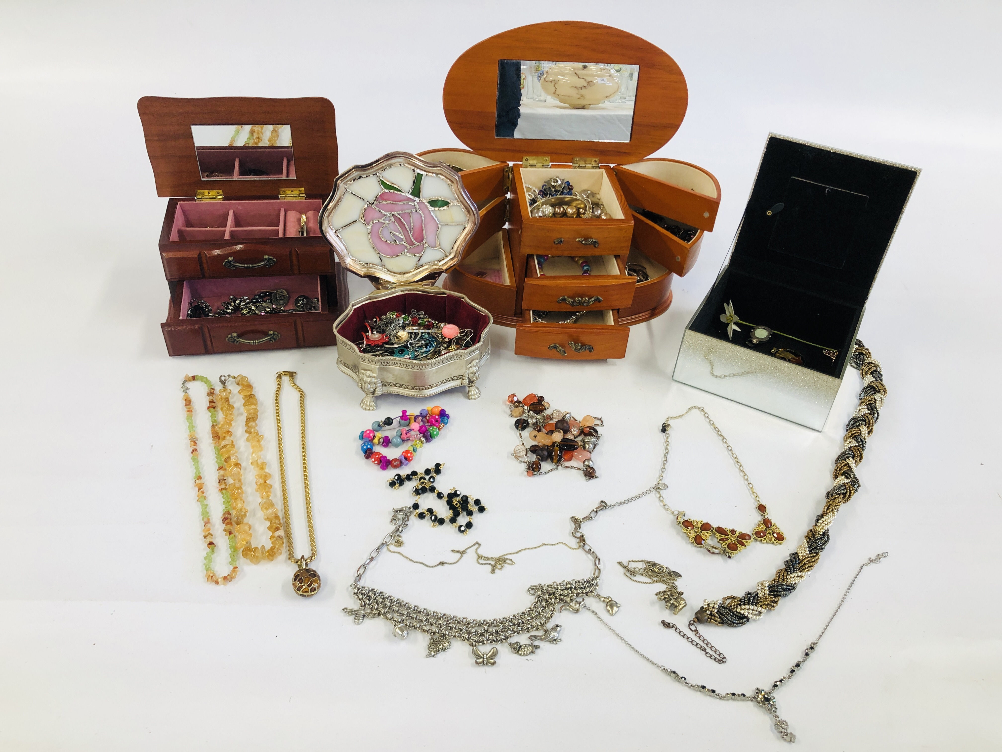 A GROUP OF 4 JEWELLERY BOXES AND CONTENTS TO INCLUDE AN EXTENSIVE COLLECTION OF COSTUME AND SILVER