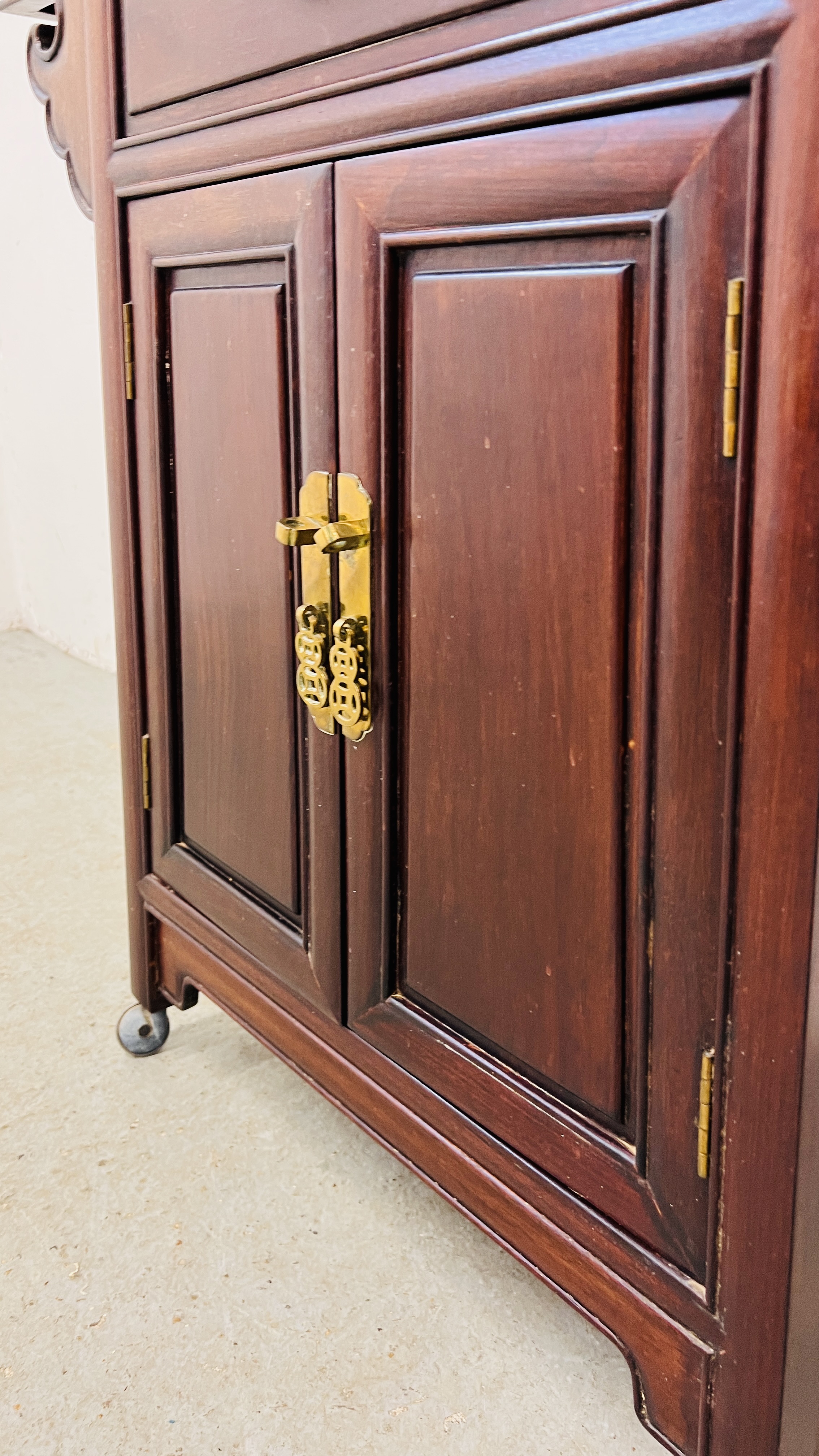 A CHINESE HARDWOOD ALTAR CABINET WITH SINGLE DRAWER AND BRASS HANDLES, W 76CM, D 36CM, H 80CM. - Image 5 of 8